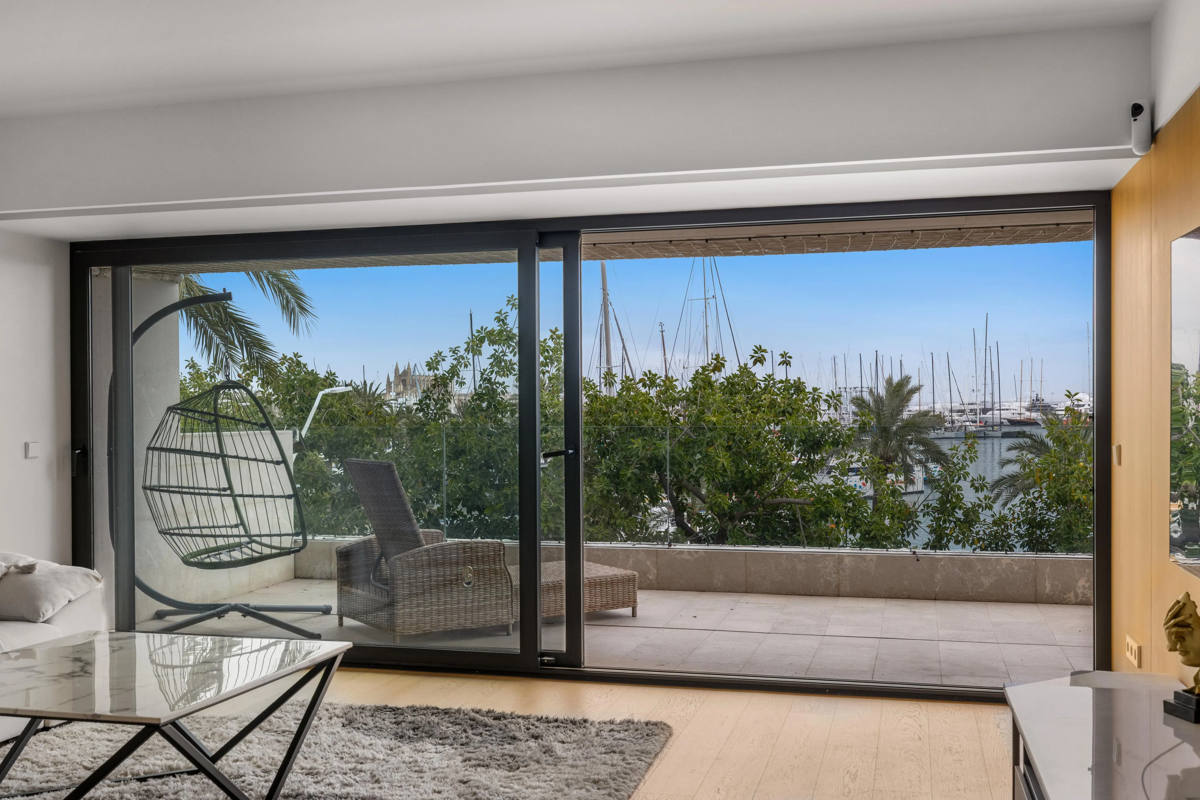 Appartement met uitzicht op de haven en een ruim terras op een toplocatie aan de Paseo Marítimo-1