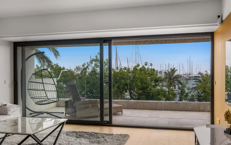 Apartment with Harbour Views and a Spacious Terrace in a Prime Location on the Paseo Marítimo