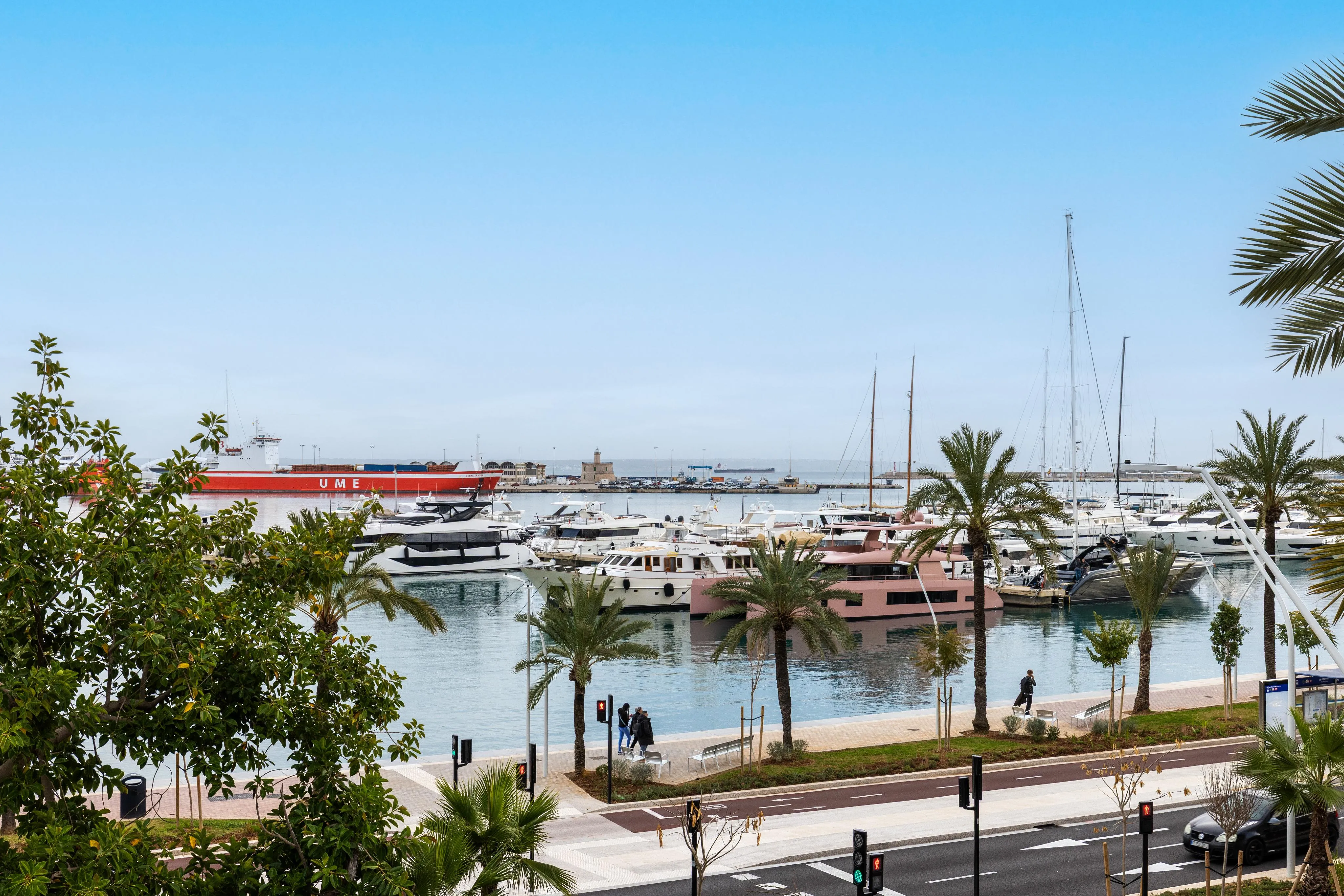 Contemporary Elegance on the Front Line of Paseo Marítimo with Open Views of the Harbour-12