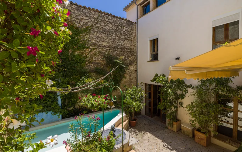 Casa històrica amb piscina i vistes precioses