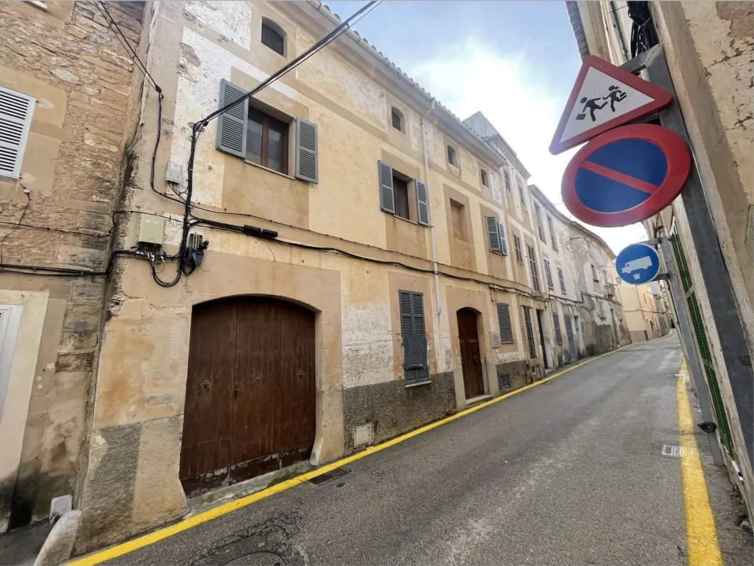 Proyecto de renovación en Artá: casa de pueblo con terraza, piscina y bodega-8