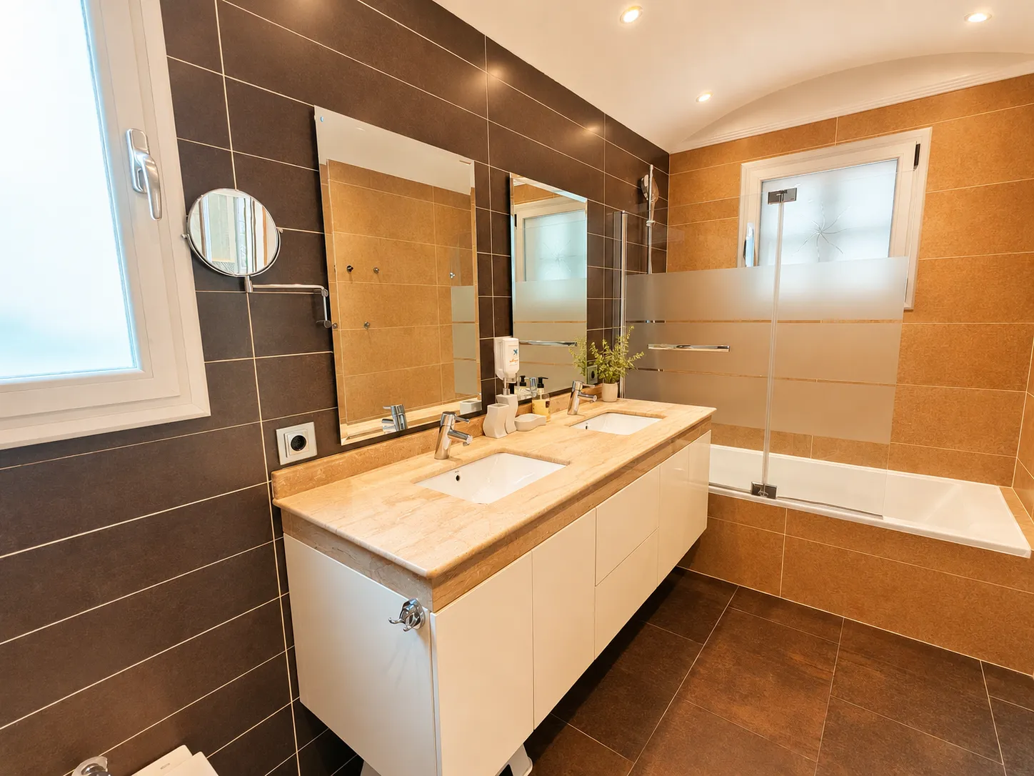 Semi detached with ETV license and sea views-10