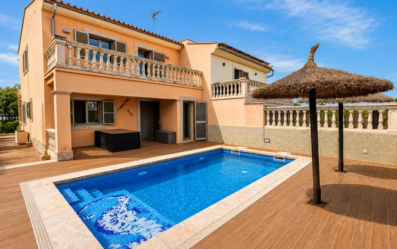 Semi detached with ETV license and sea views