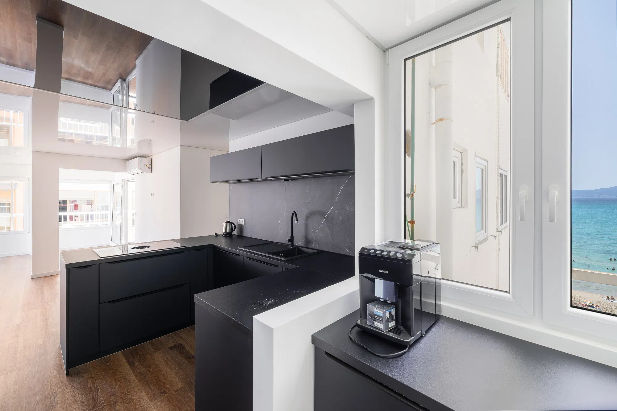 Renovated apartment close to the beach with sea views-5