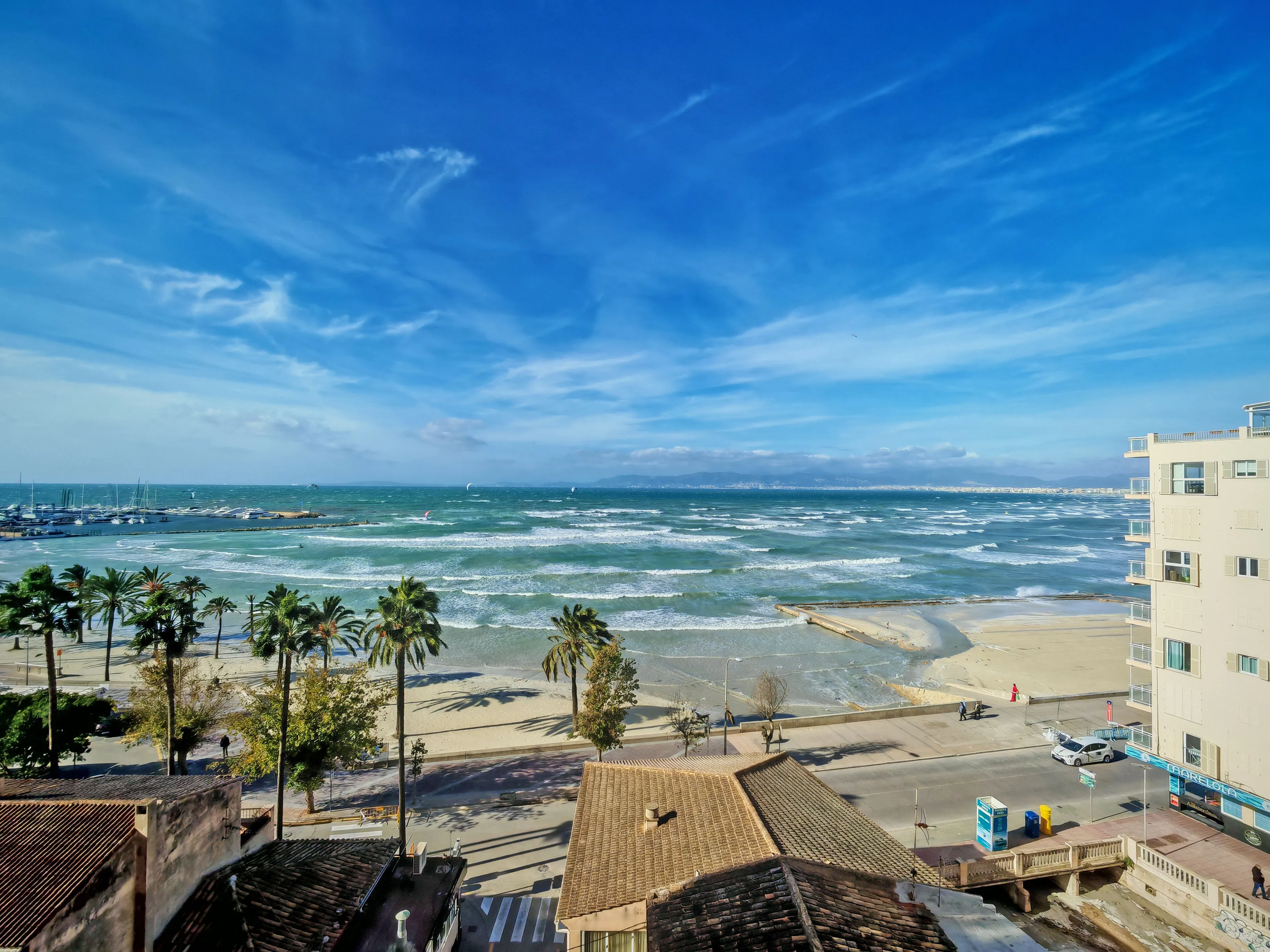 Renovated apartment close to the beach with sea views-1