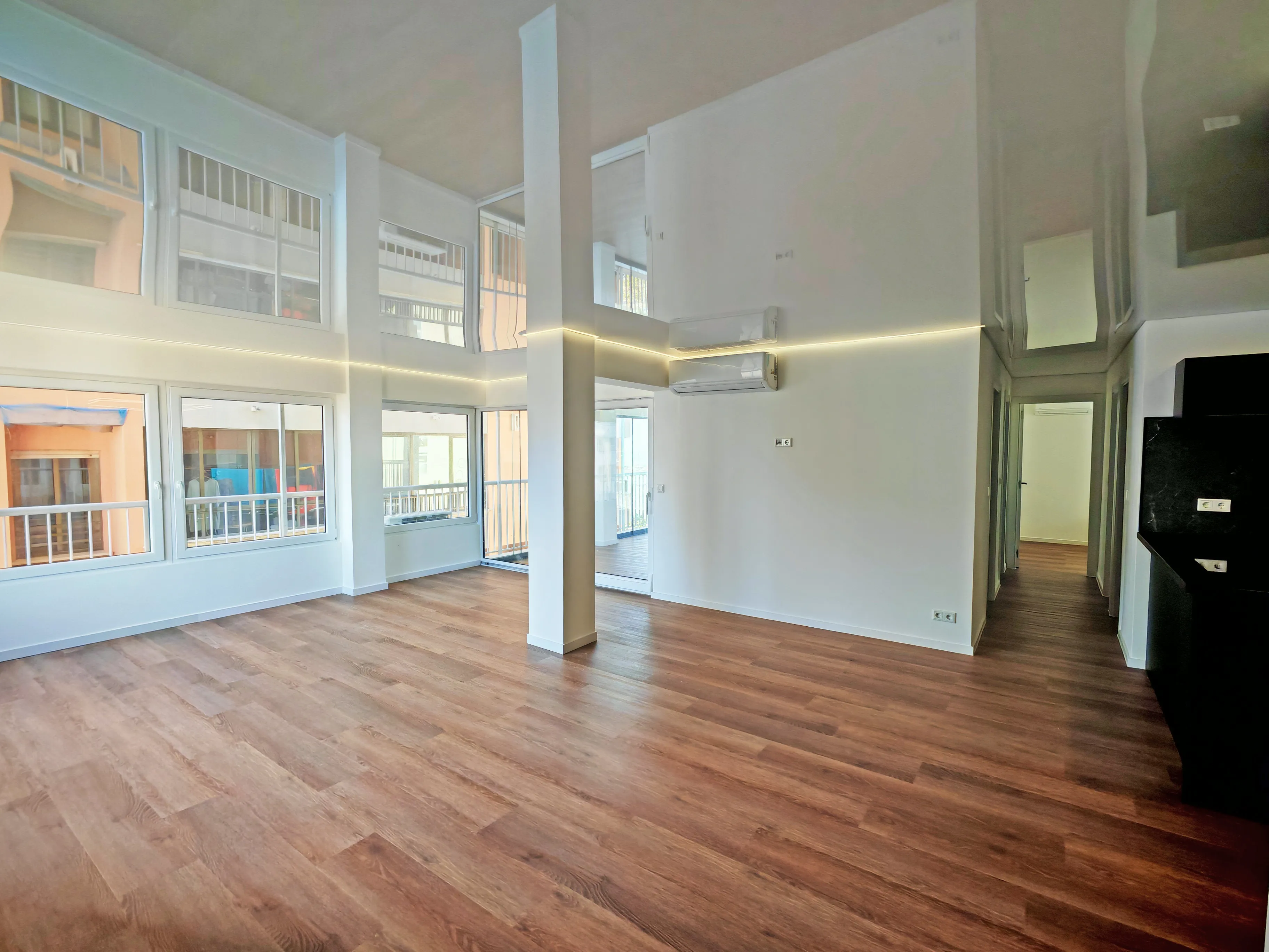 Renovated apartment close to the beach with sea views-3