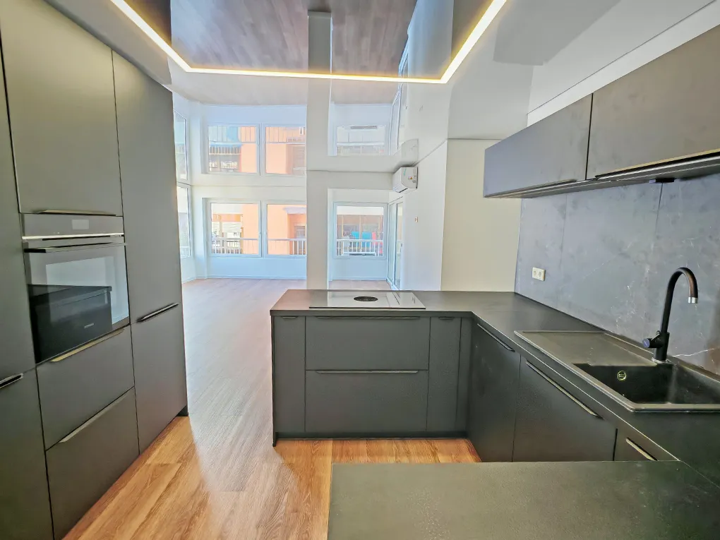 Renovated apartment close to the beach with sea views-6