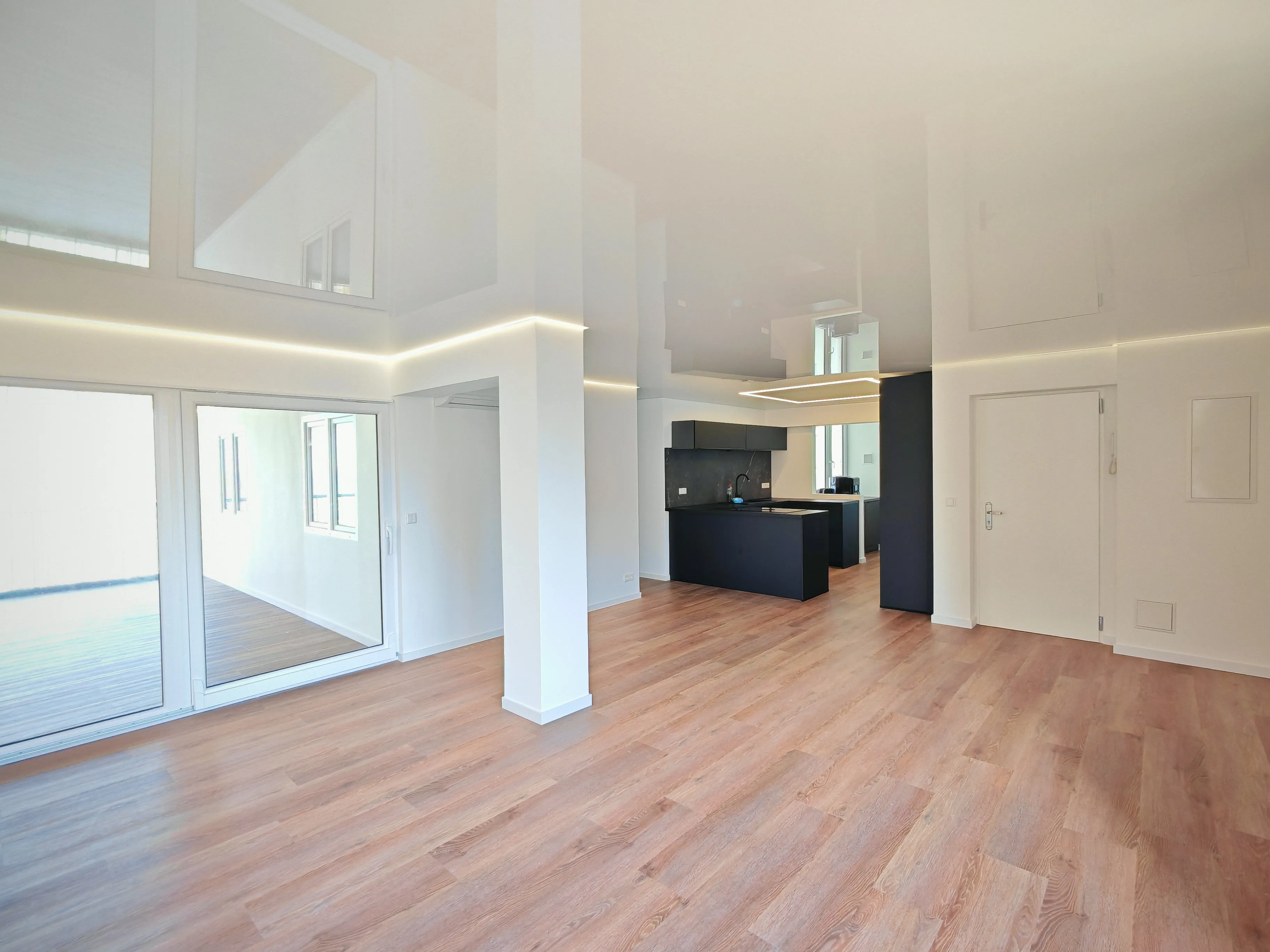 Renovated apartment close to the beach with sea views-4