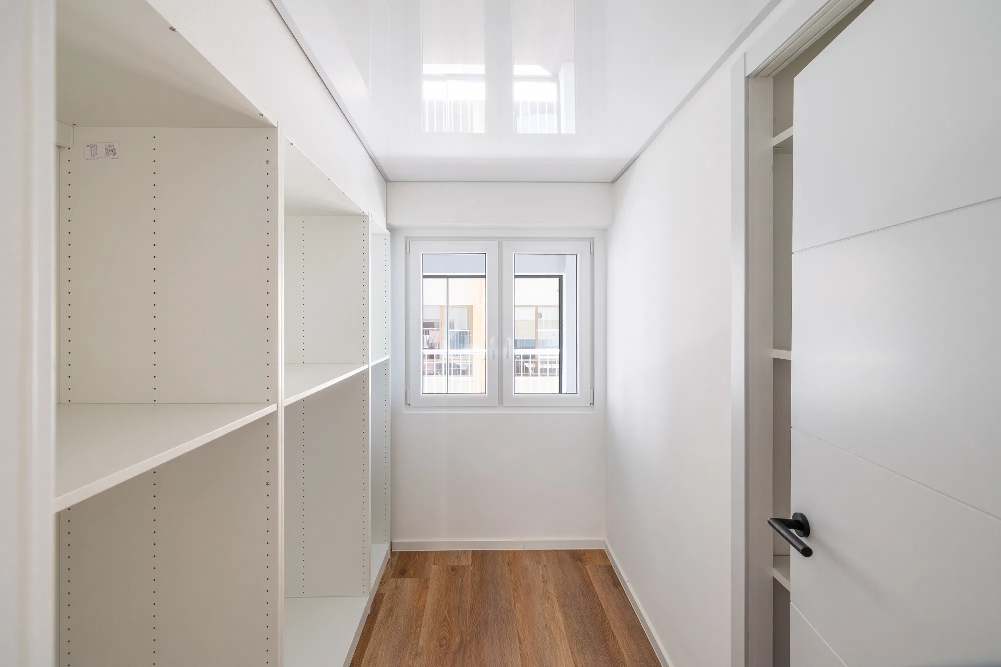 Renovated apartment close to the beach with sea views-10