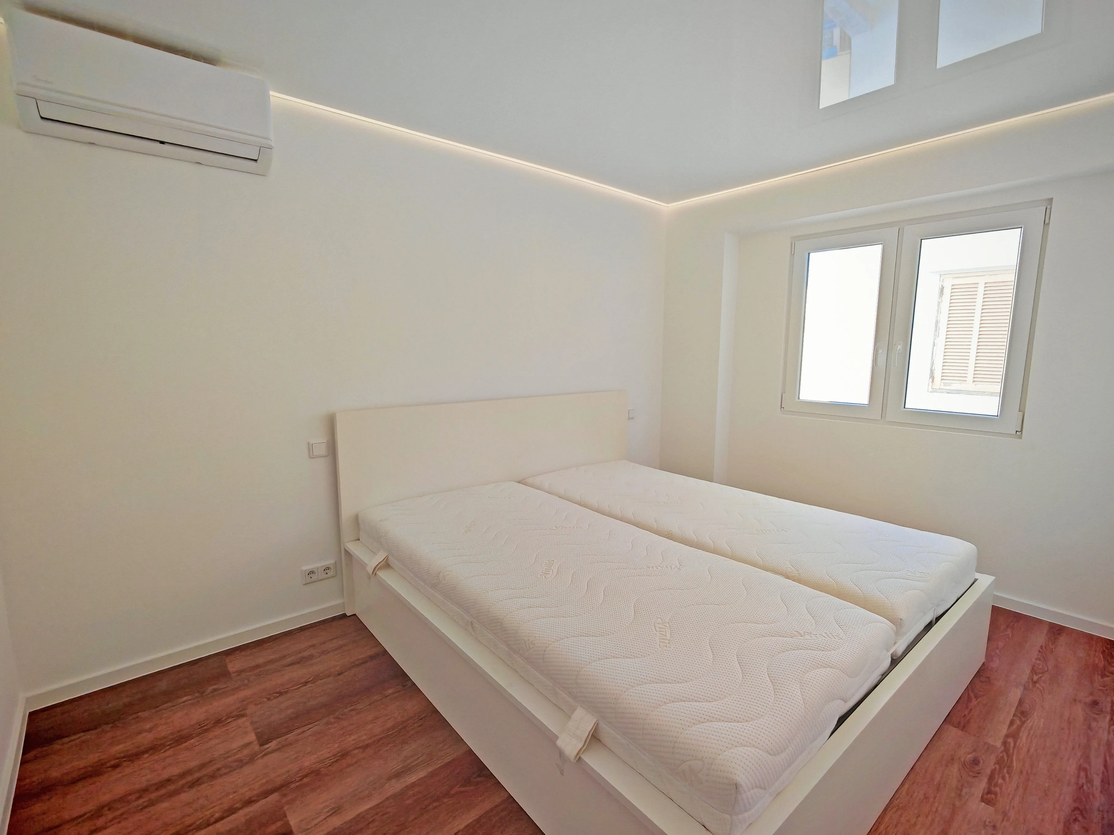 Apartament reformat amb vista a la mar prop de la platja-9