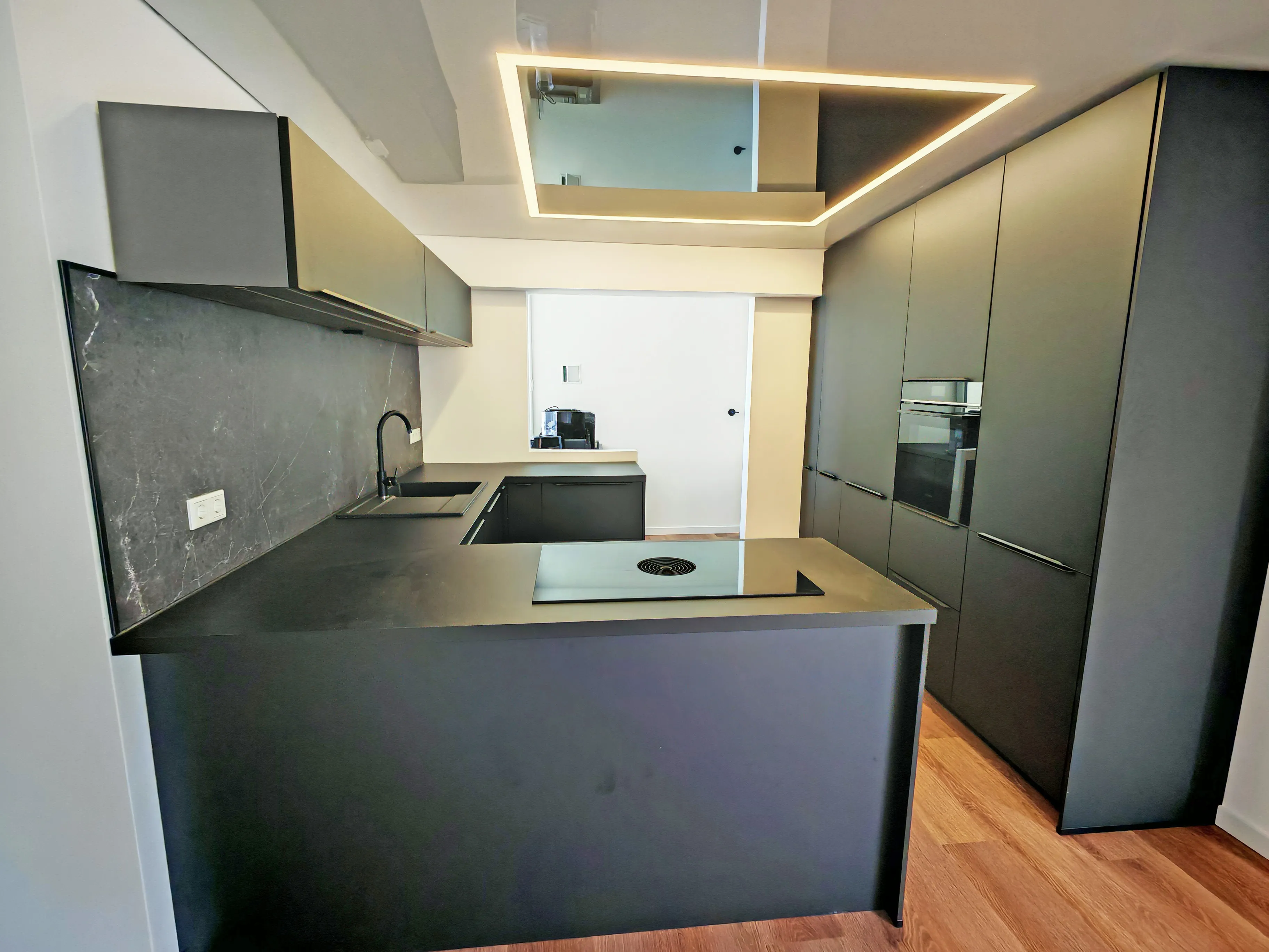 Apartament reformat amb vista a la mar prop de la platja-5