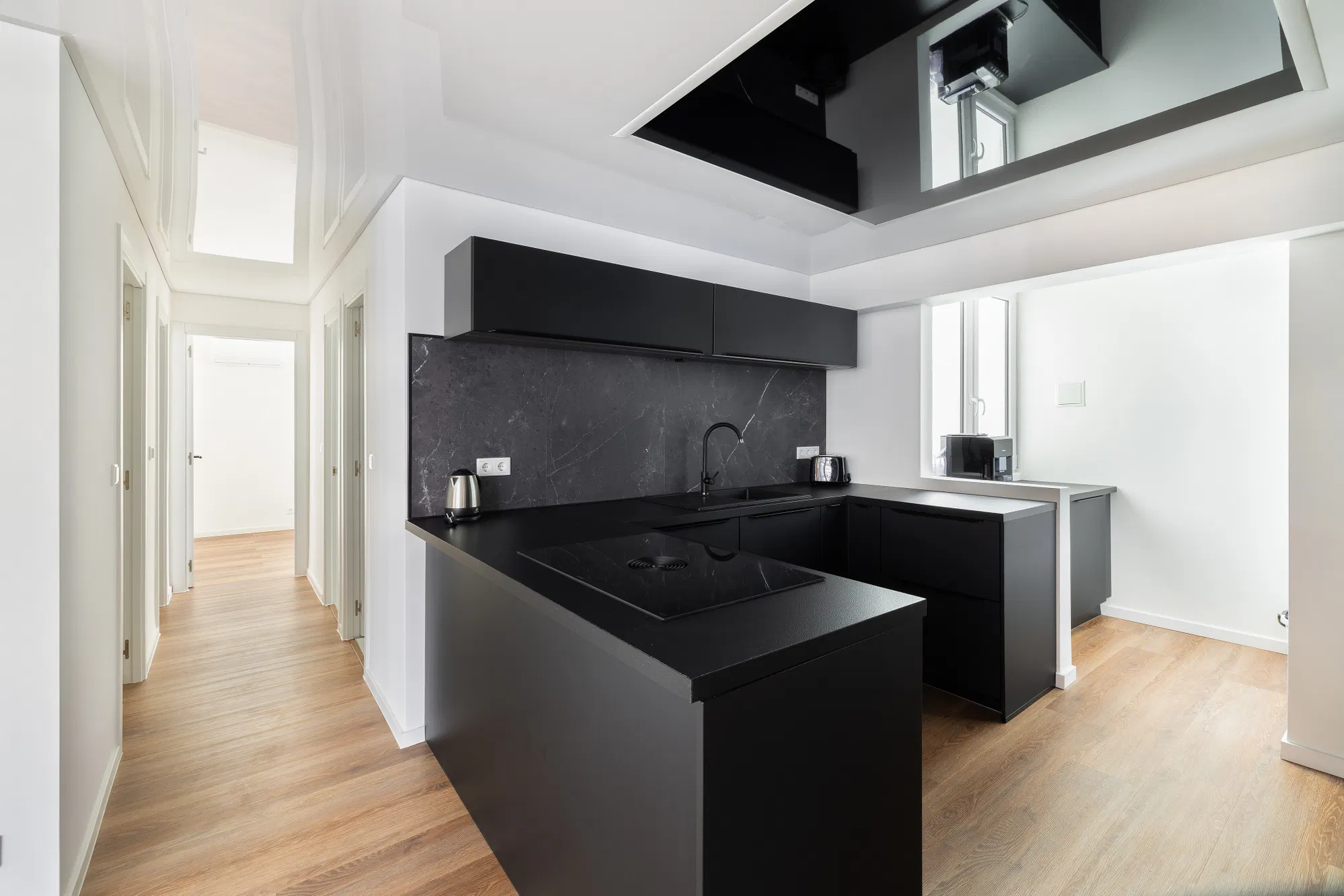 Renovated apartment close to the beach with sea views-4