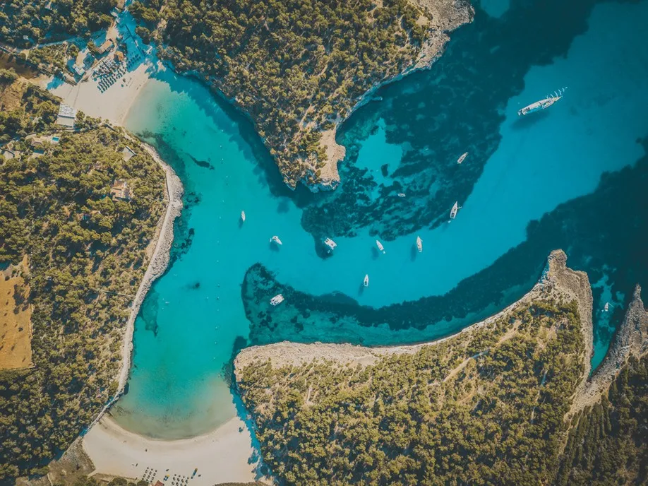 Exclusiu projecte d'obra nova en una àmplia parcel·la en Ses Salines-4