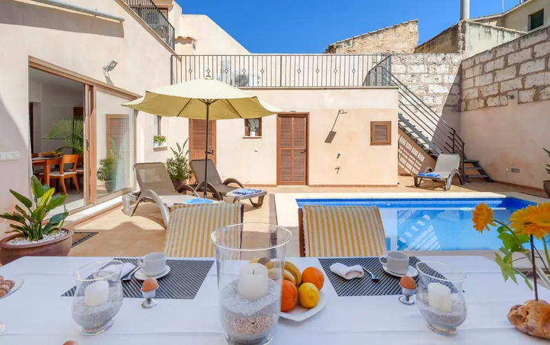 "VILLA PLAÇETA. Vakantiewoningen in Sa Pobla.