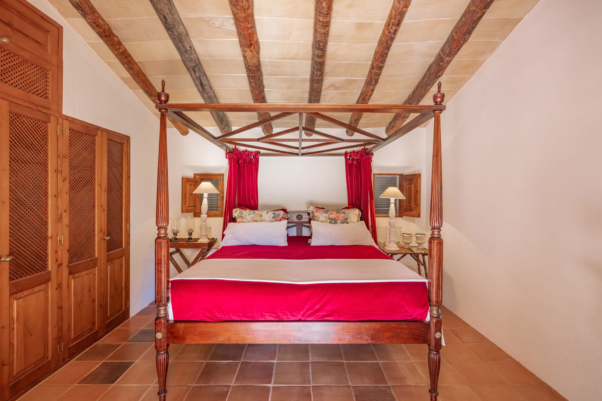 Charming finca with guest house in a prime location just outside Santanyí-9