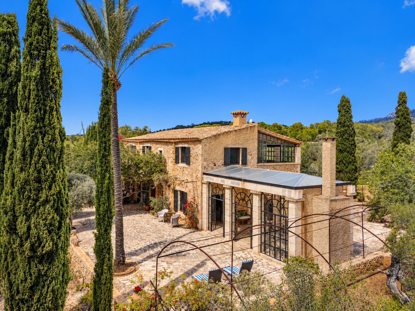 Charming finca with guest house in a prime location just outside Santanyí-1