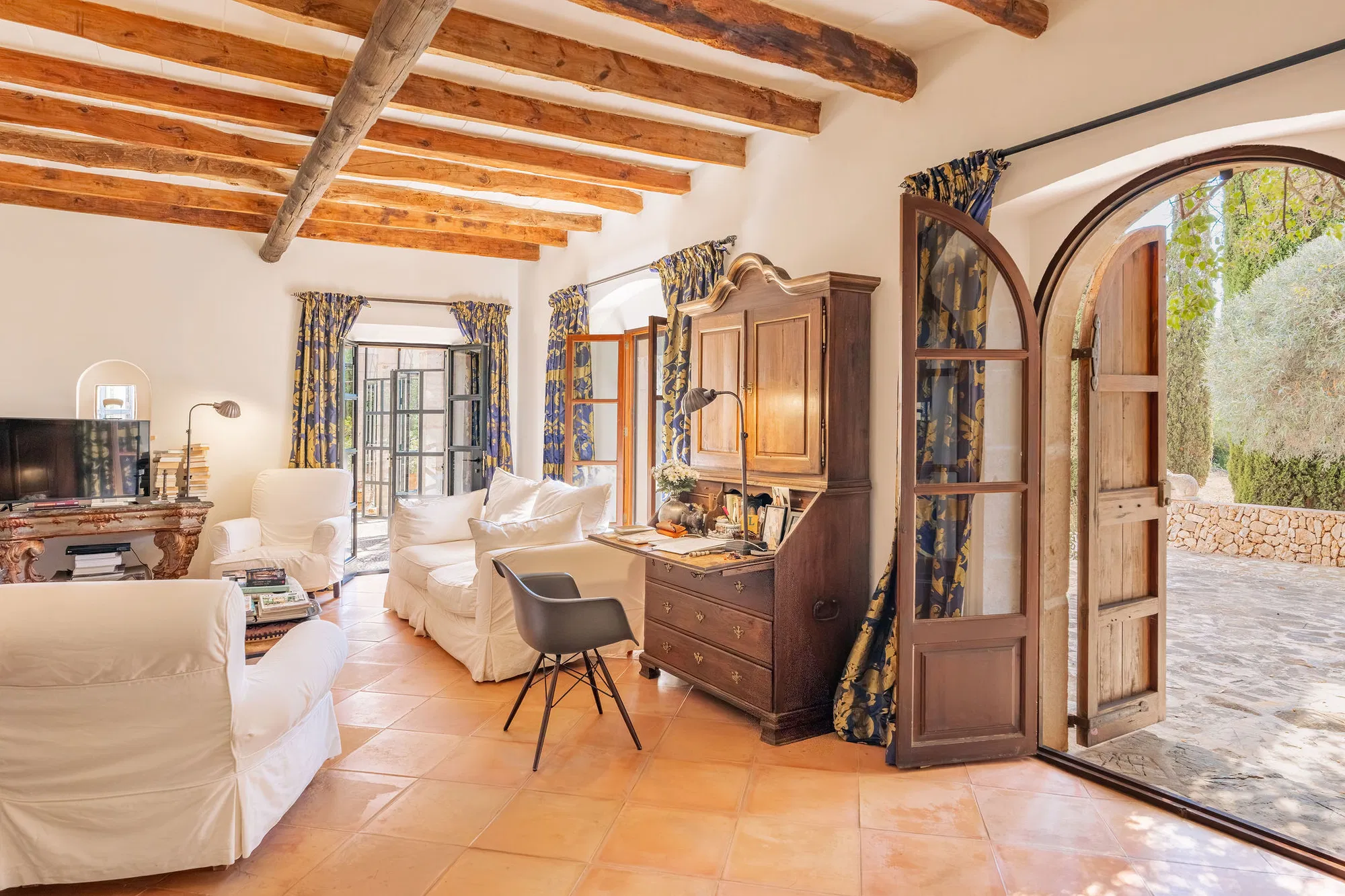 Charming finca with guest house in a prime location just outside Santanyí-5