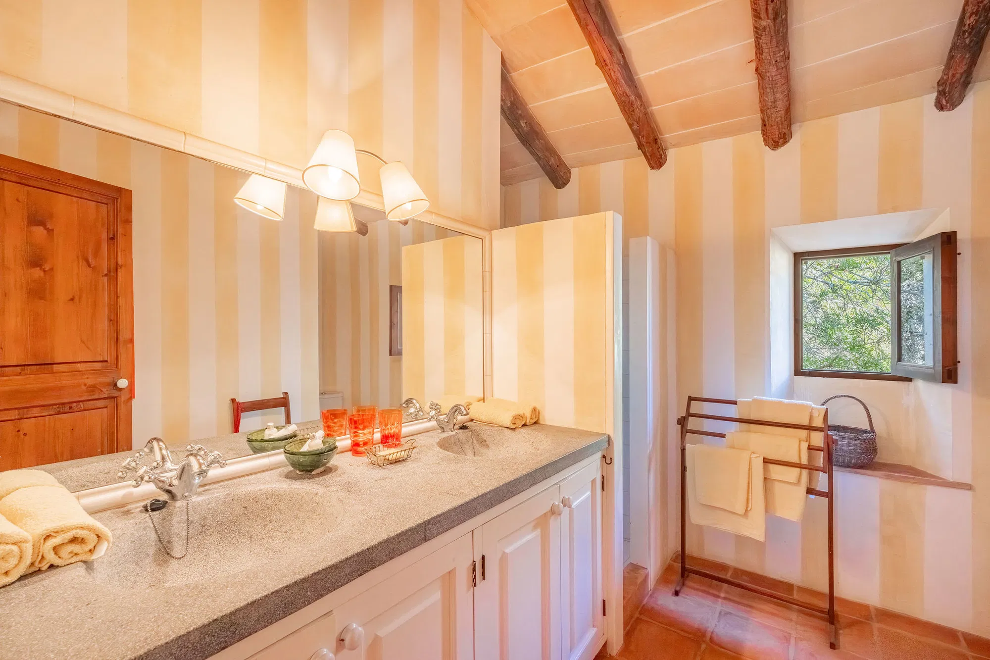 Charming finca with guest house in a prime location just outside Santanyí-10
