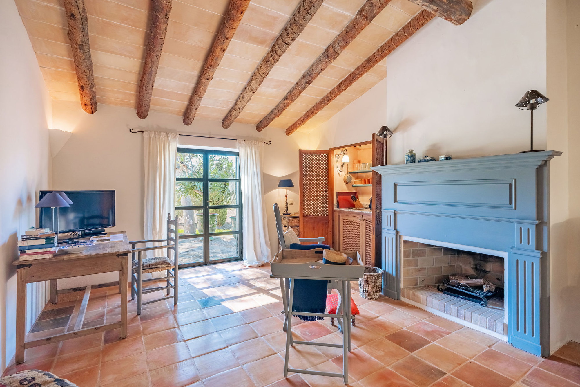 Charming finca with guest house in a prime location just outside Santanyí-11