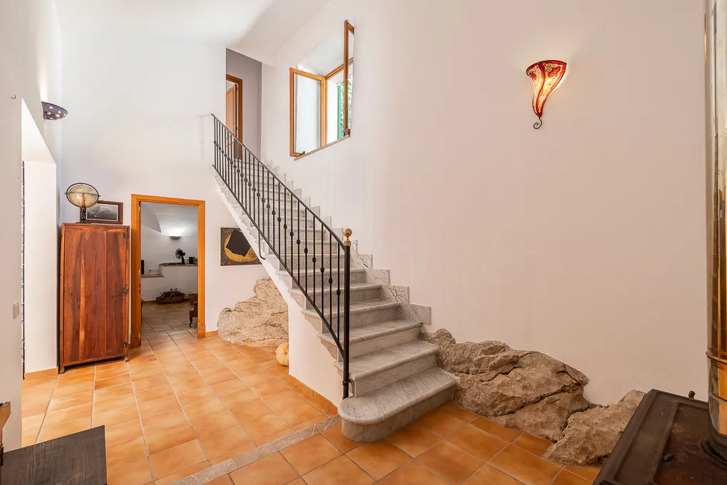 Mallorcinsk landejendom i udkanten af Binissalem med fantastisk udsigt-16