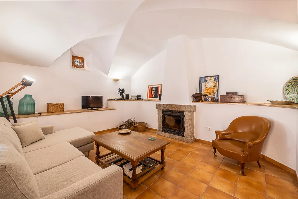 Mallorcinsk landejendom i udkanten af Binissalem med fantastisk udsigt-12