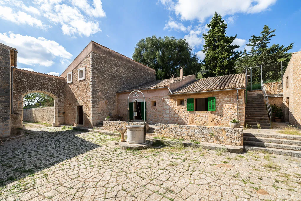 Mallorcinsk landejendom i udkanten af Binissalem med fantastisk udsigt-10