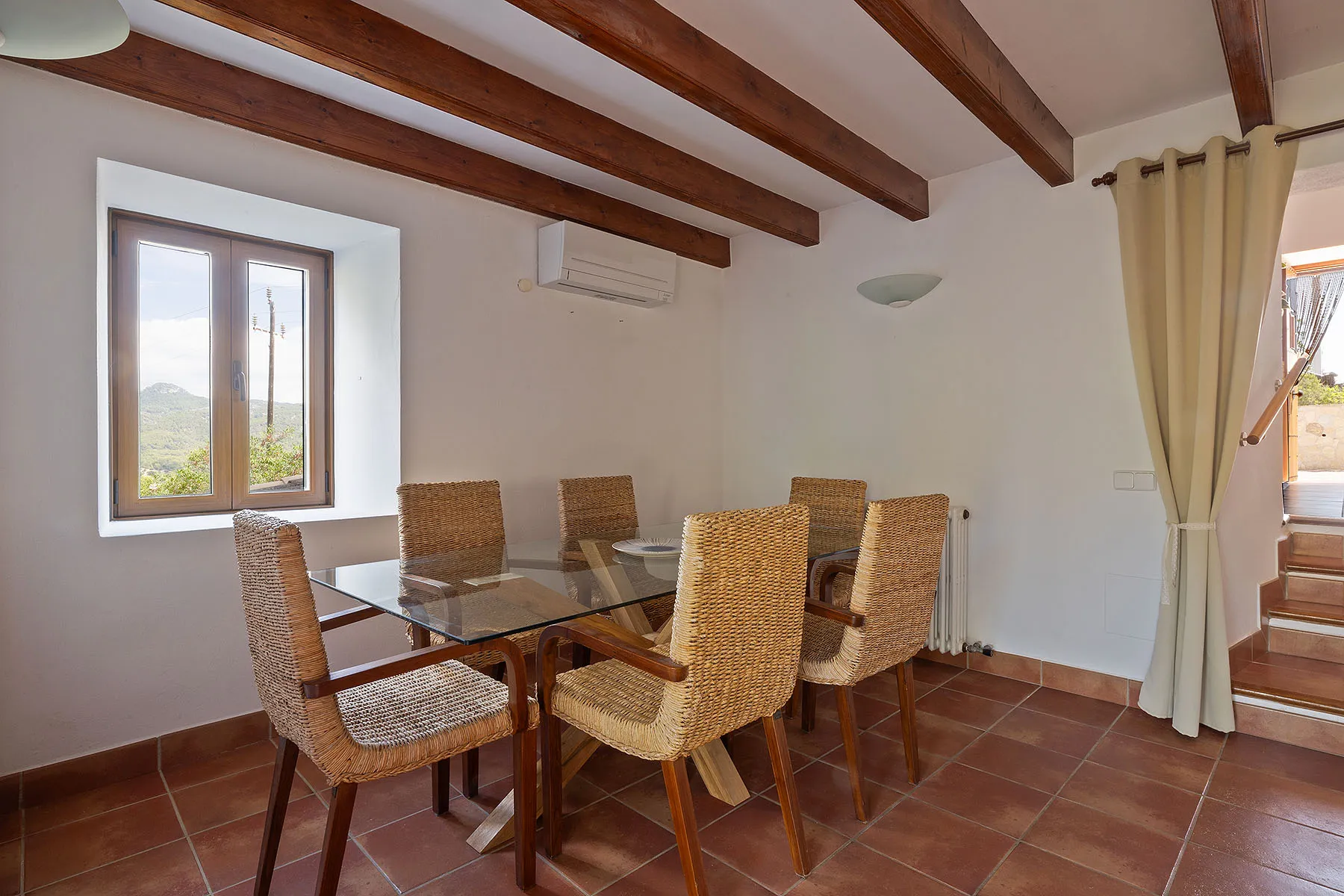 Charmante stenen finca met panoramisch uitzicht in Es Capdellà-8