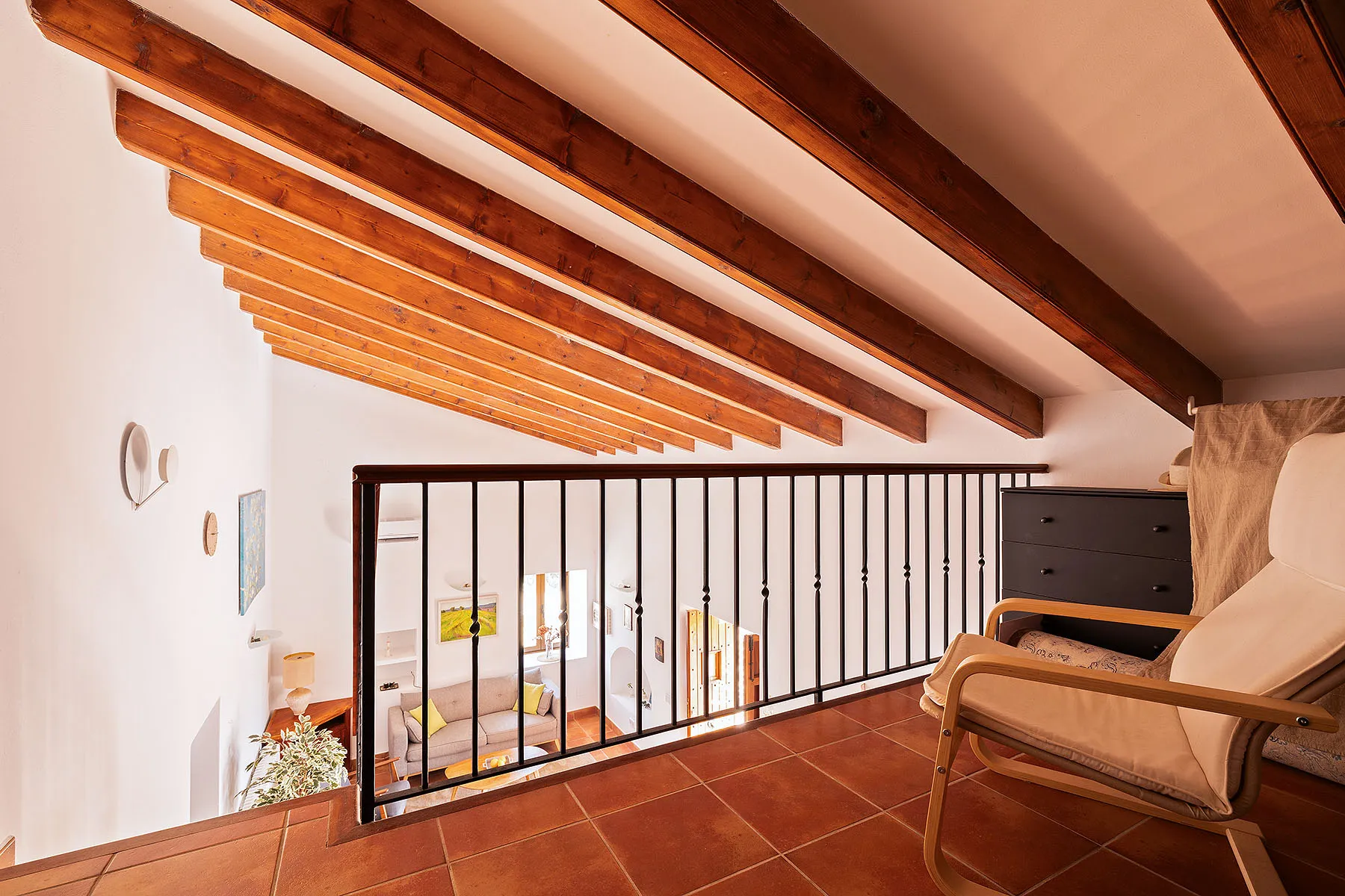 Charmante stenen finca met panoramisch uitzicht in Es Capdellà-10