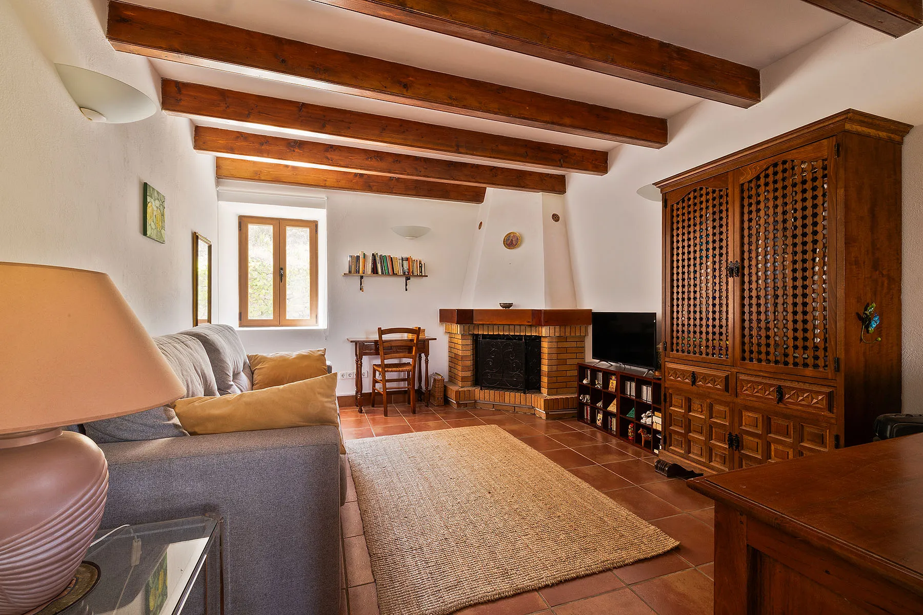 Charmante stenen finca met panoramisch uitzicht in Es Capdellà-6