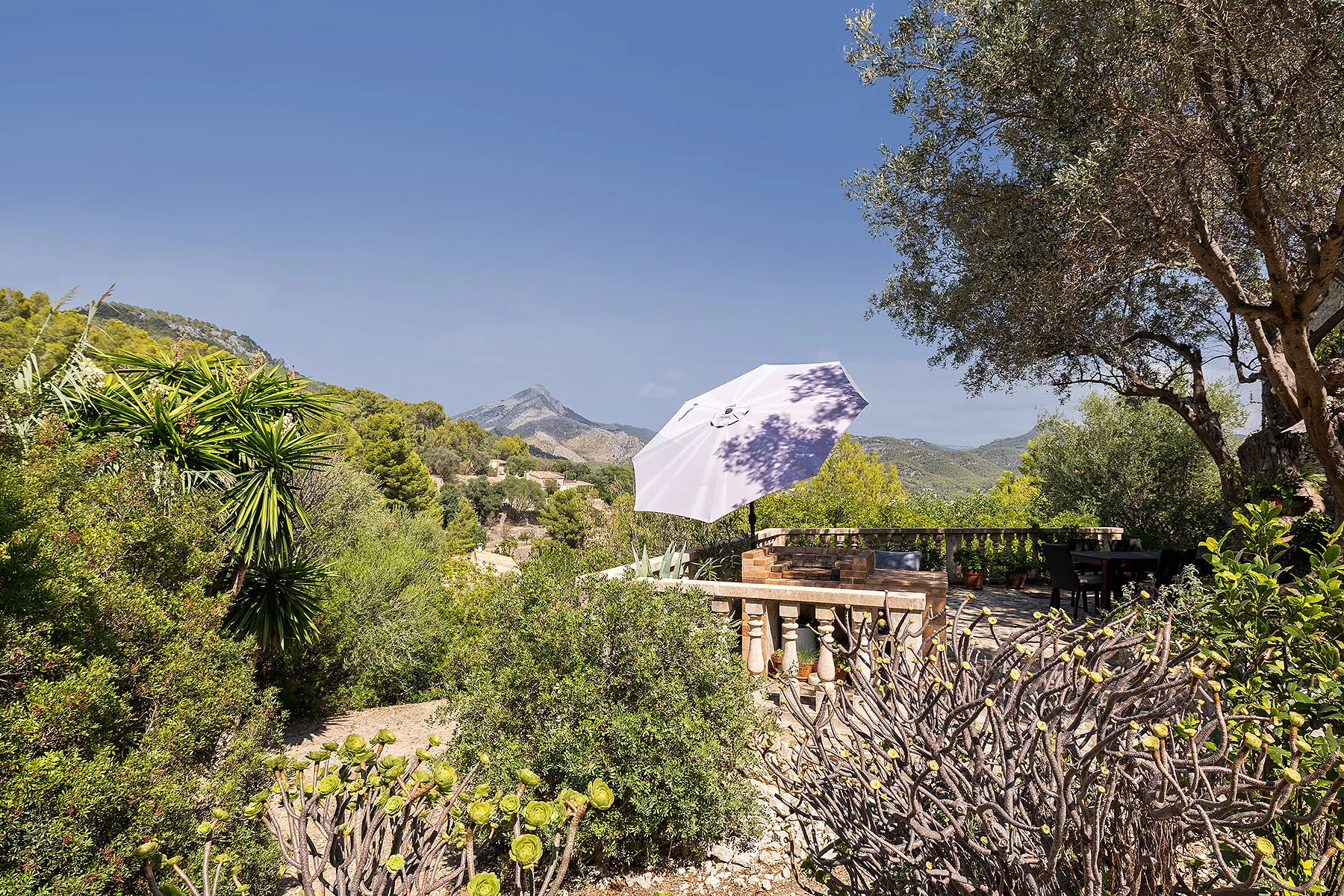 Charmante stenen finca met panoramisch uitzicht in Es Capdellà-17