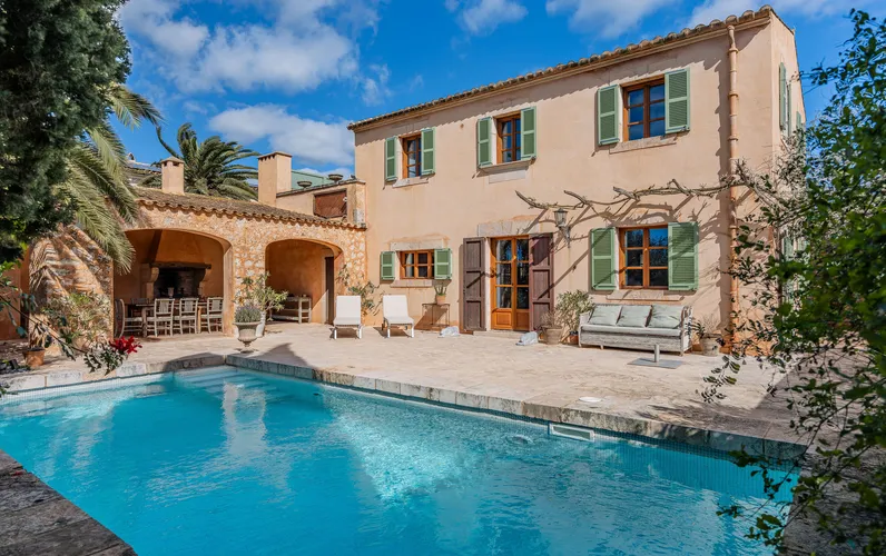 Charmantes Stadthaus mit Pool