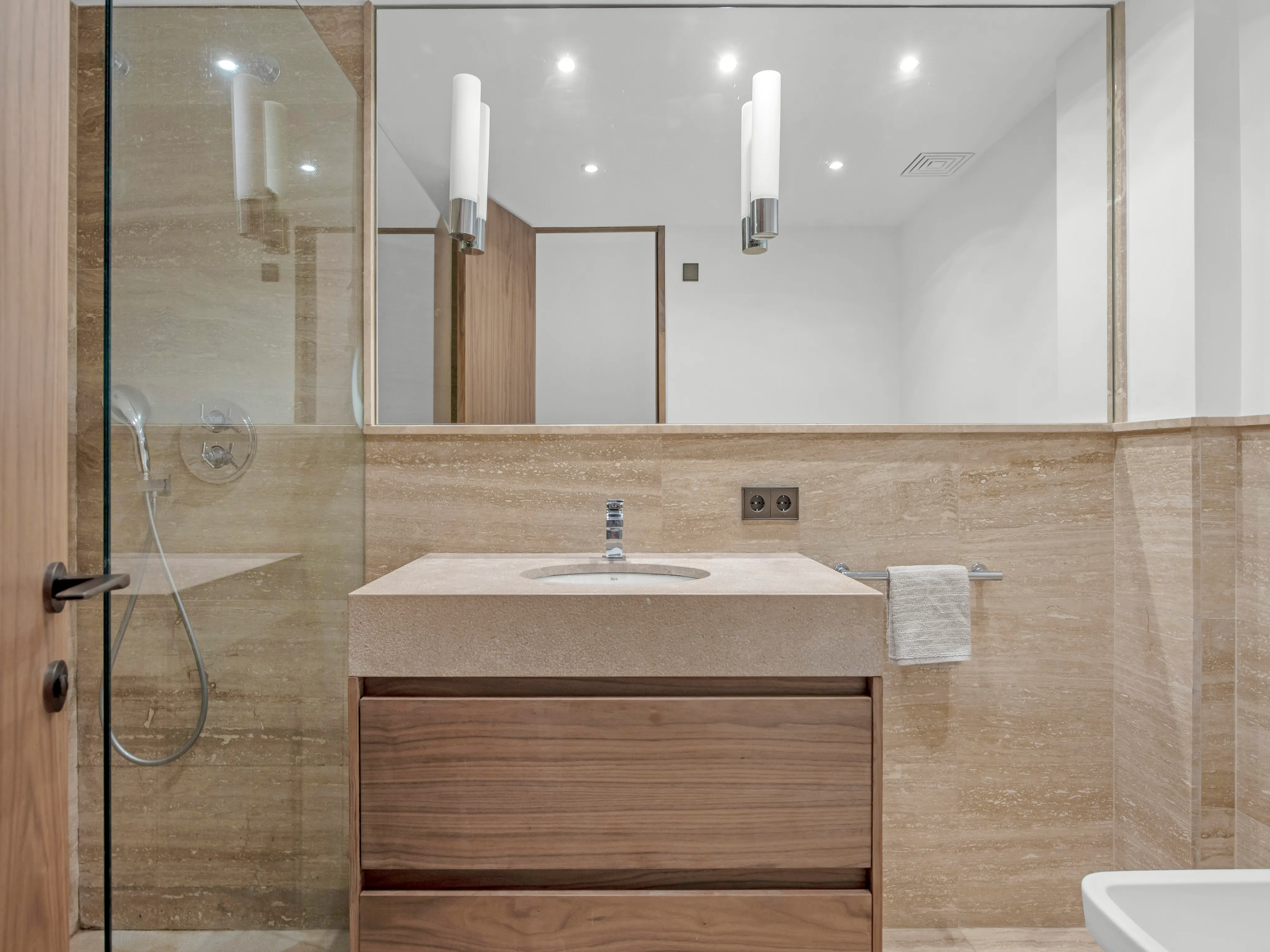 Impressionant apartament reformat en primera línia amb vista al port-10