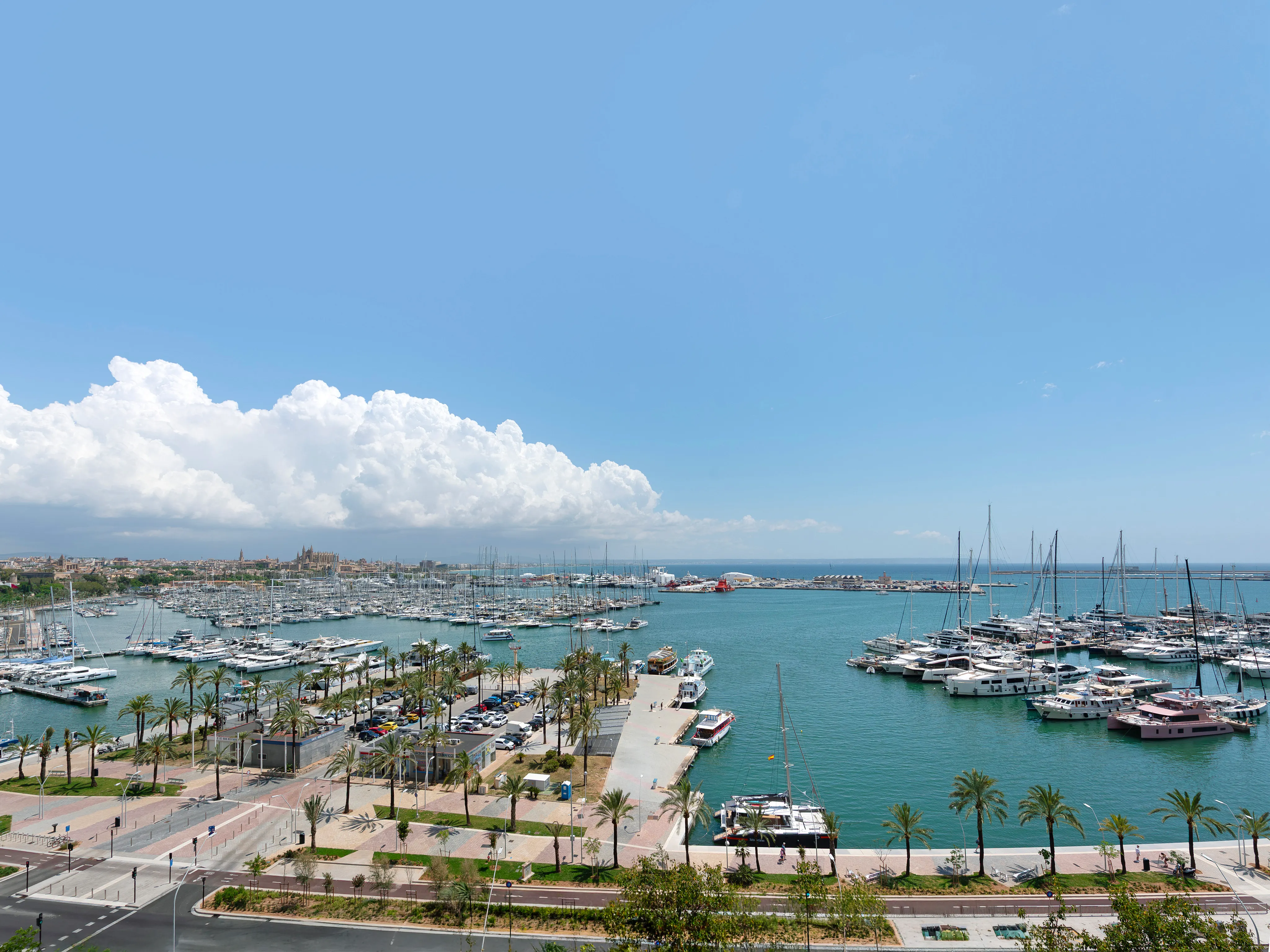 Impressionant apartament reformat en primera línia amb vista al port-17
