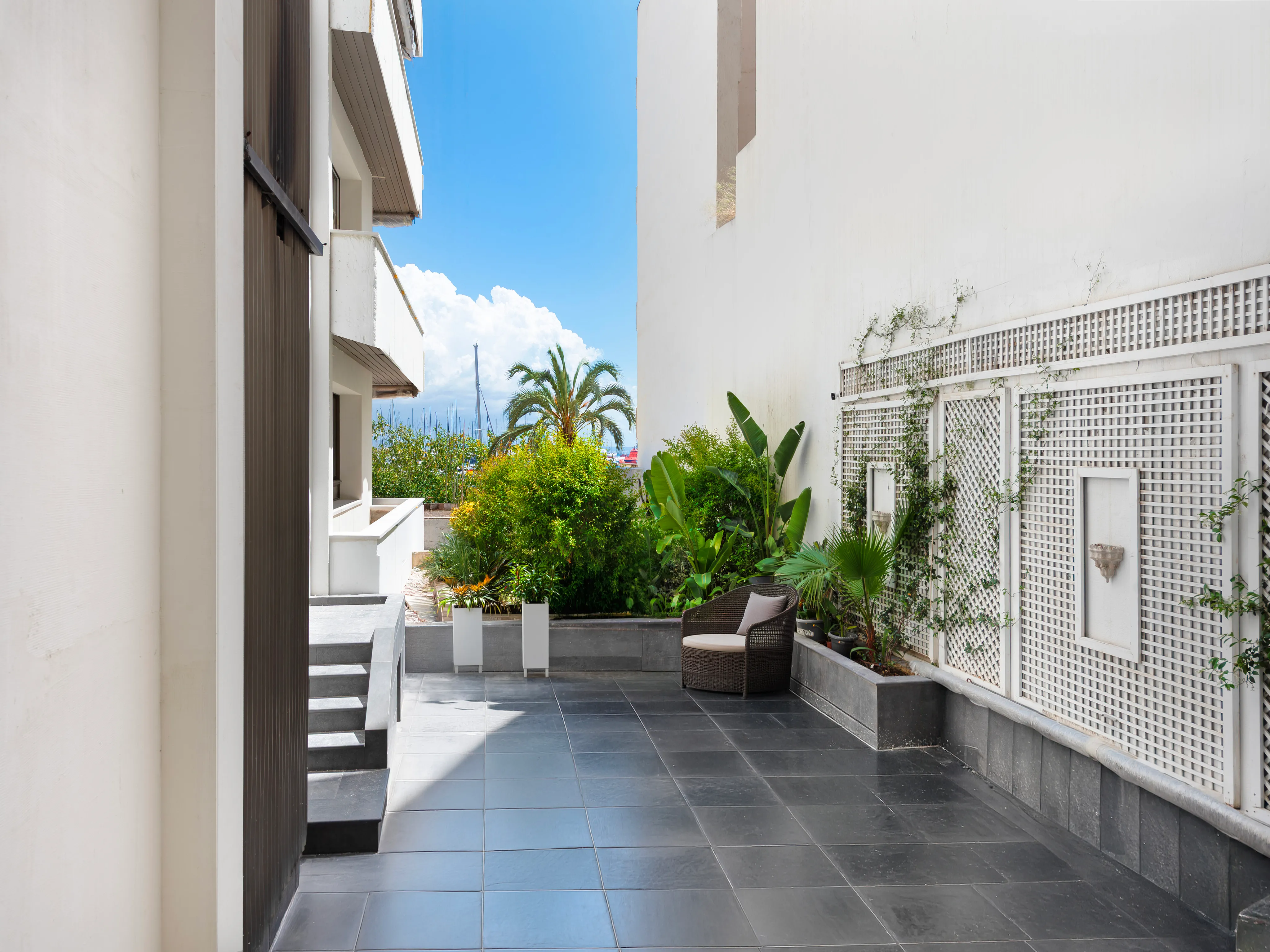 Impressionant apartament reformat en primera línia amb vista al port-14