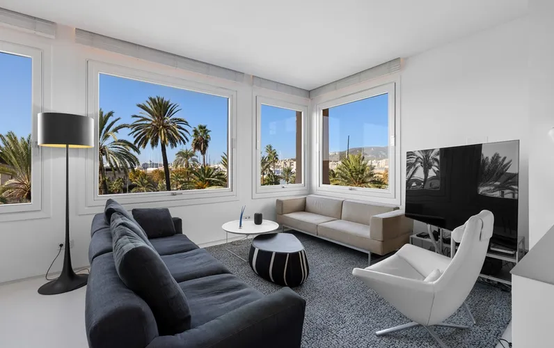 Dream apartment on the first line with breathtaking 180º view and elevator