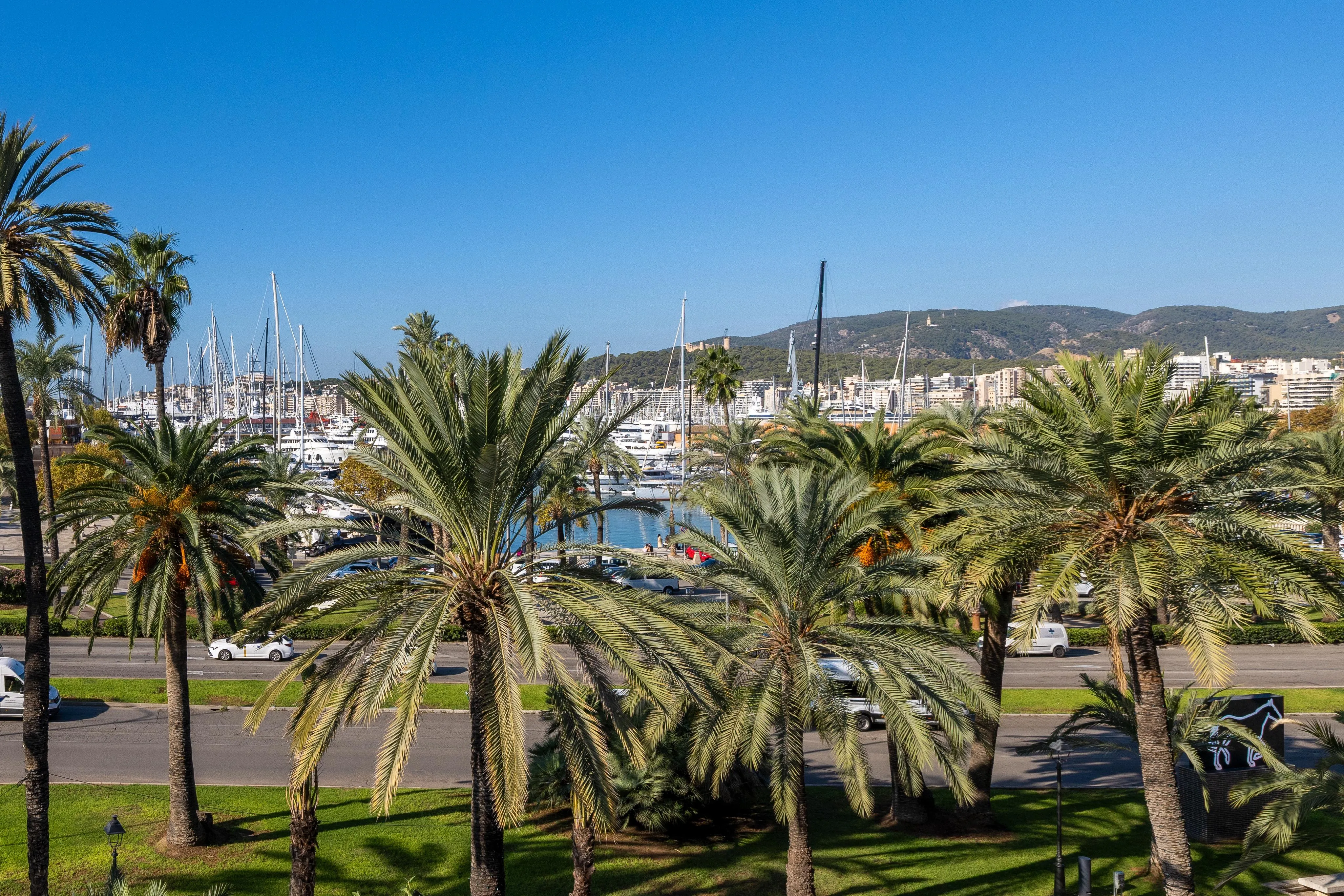 Fantastisk lejlighed på 1. linje med betagende 180º udsigt og elevator-10