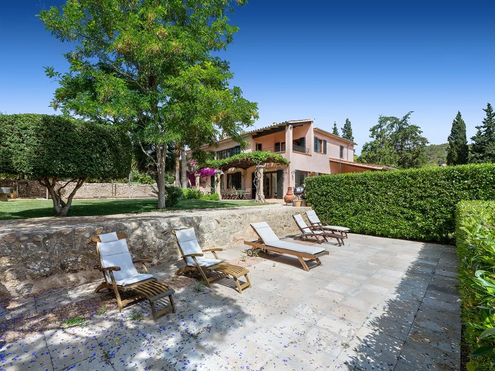 Traditional finca in a beautiful setting-3