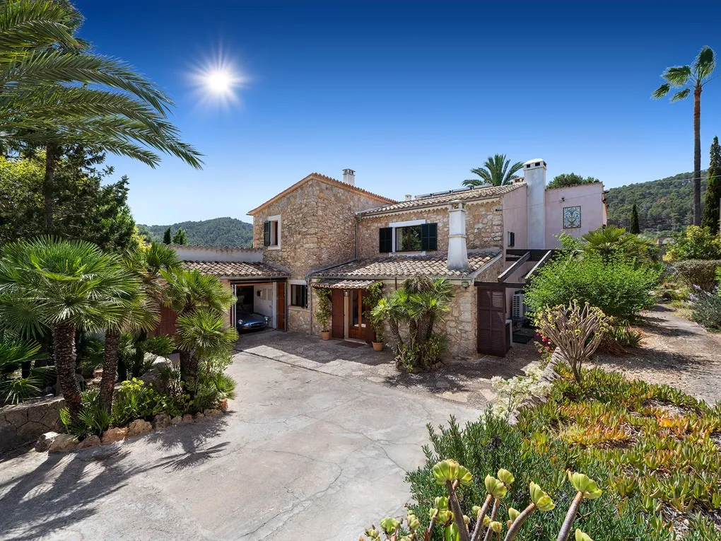 Traditional finca in a beautiful setting-25