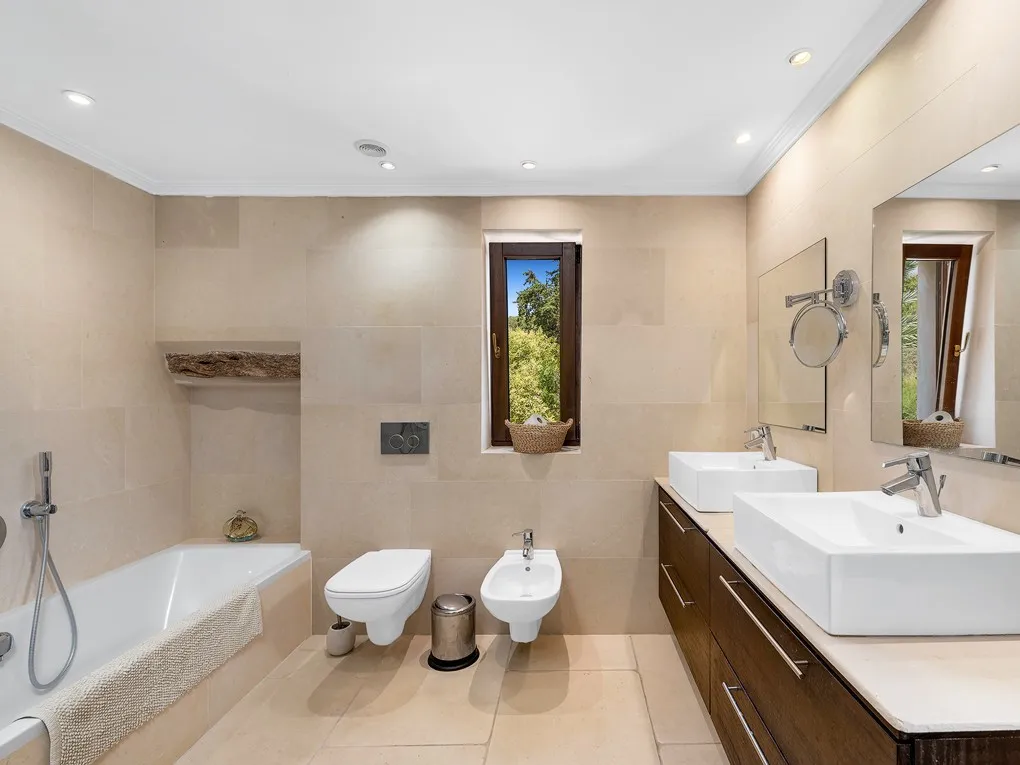 Traditional finca in a beautiful setting-12