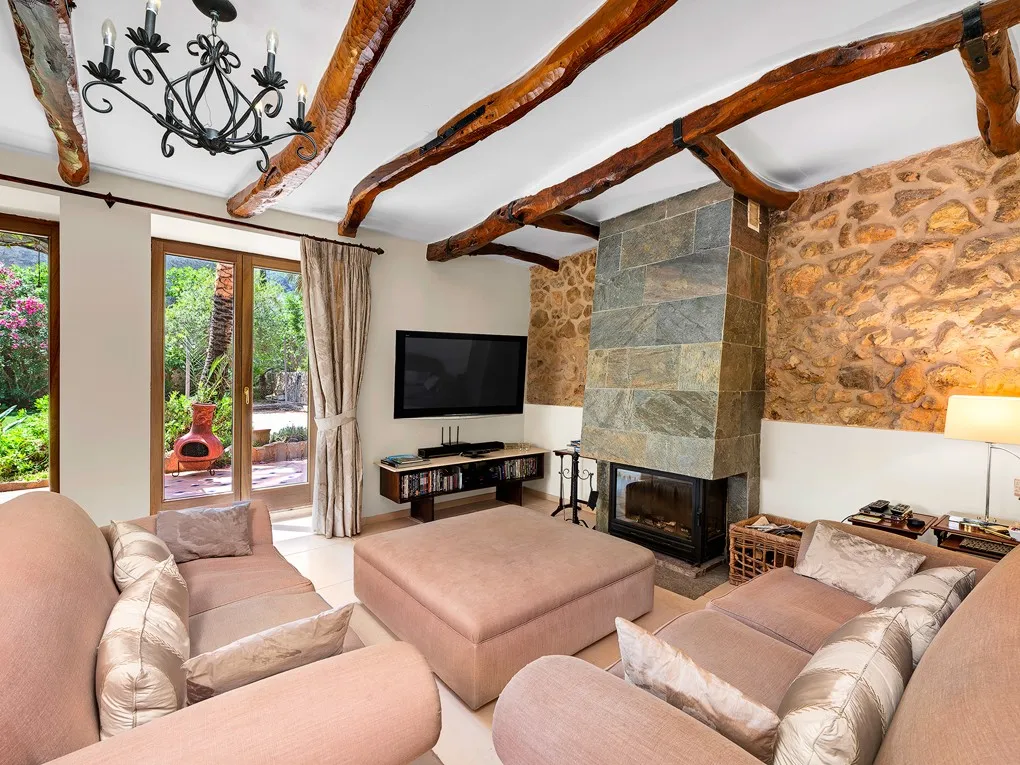 Traditional finca in a beautiful setting-2