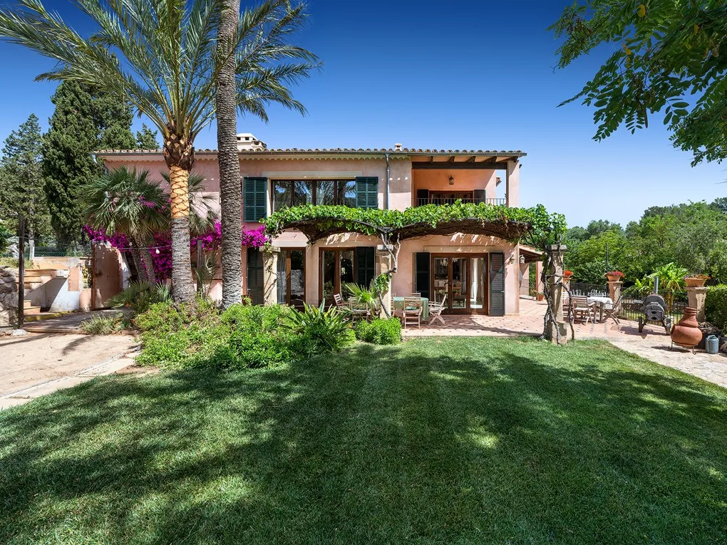 Traditional finca in a beautiful setting-1