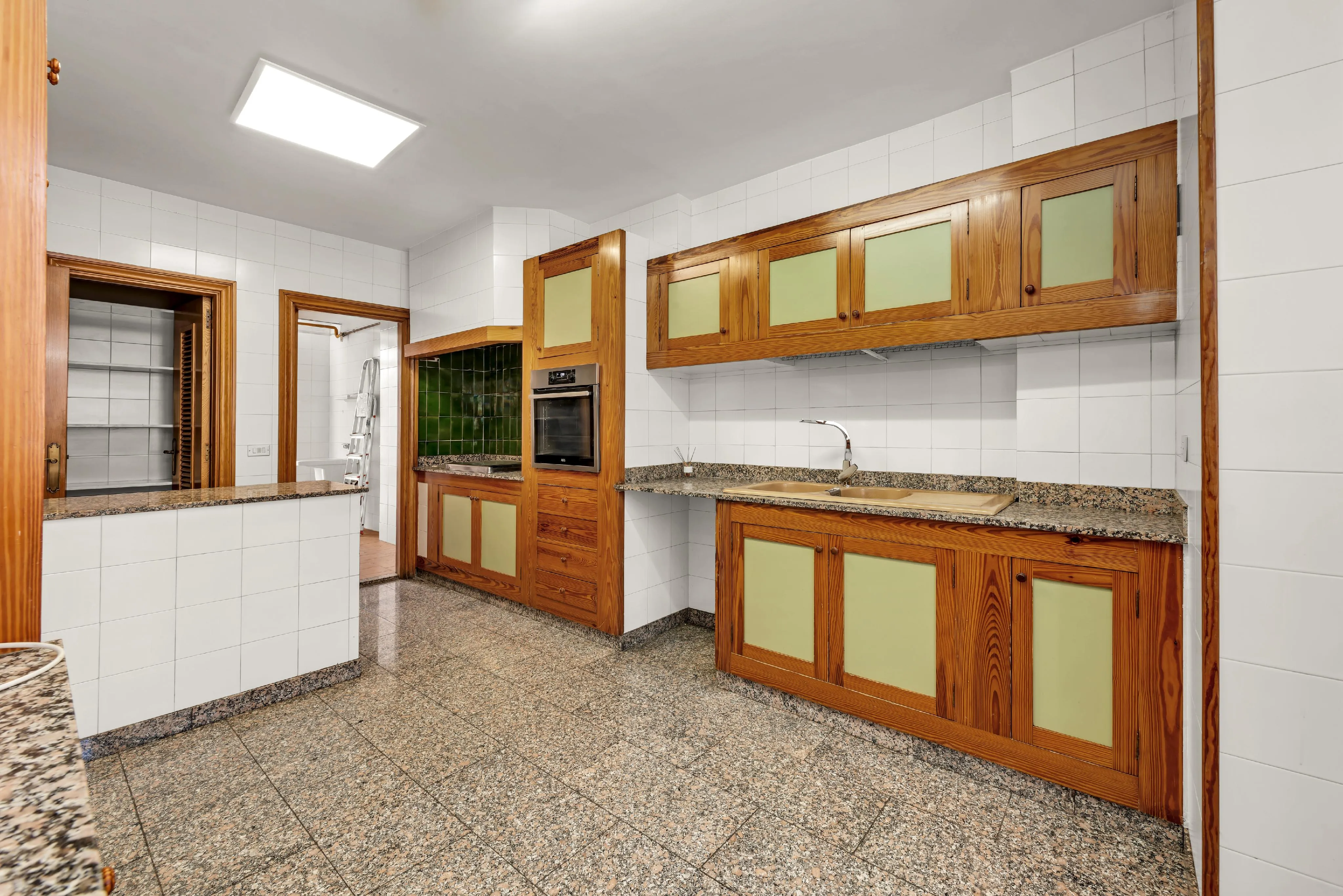 Atractiva oportunidad de inversión en una ubicación privilegiada de Palma, cerca de Santa Catalina y Jaime III-7