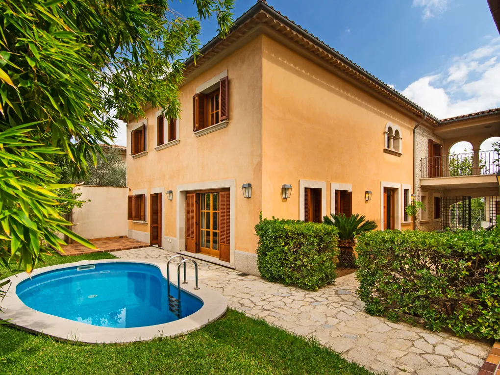 Herrliche Dorfvilla mit Gästehaus-2