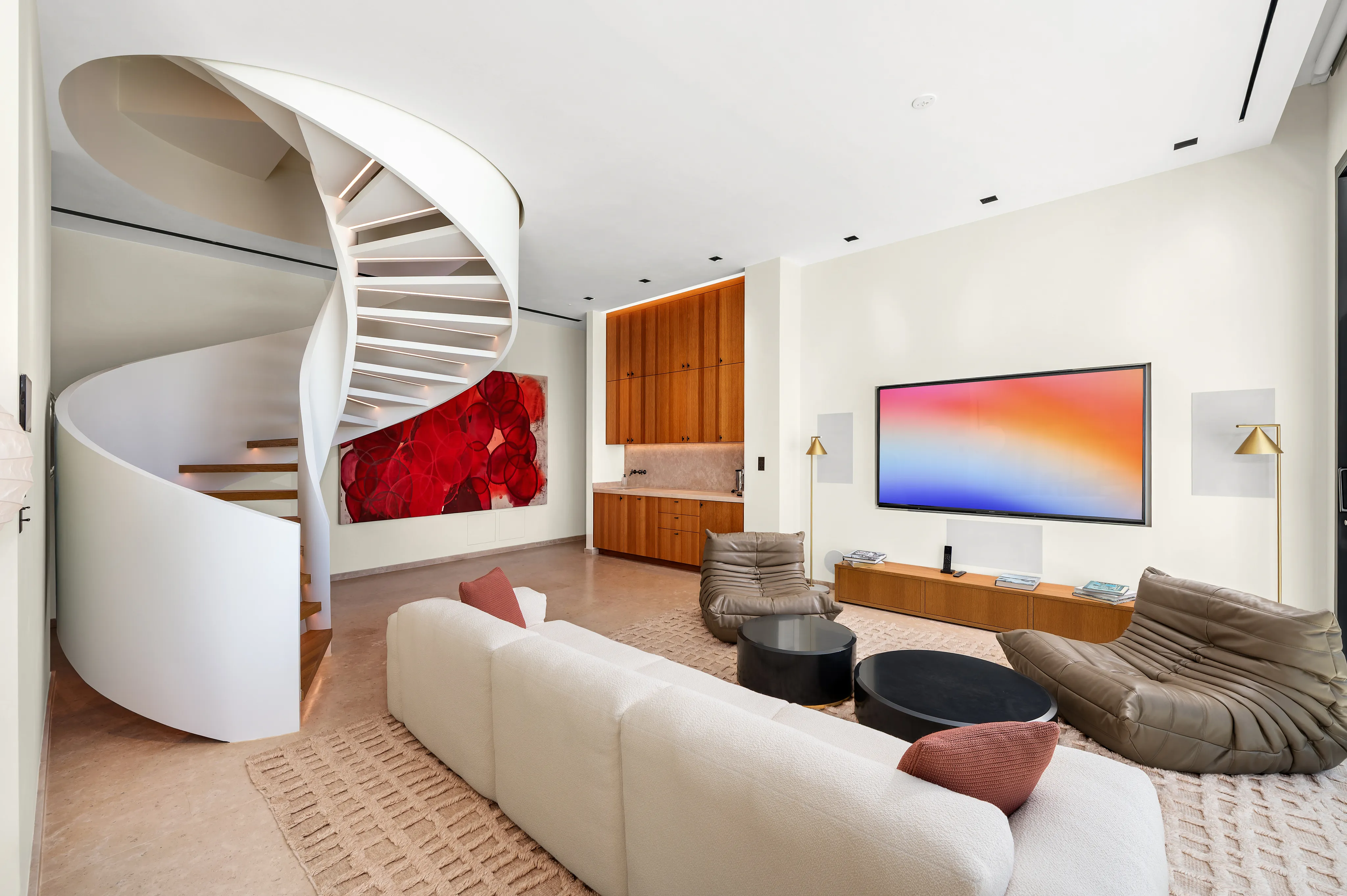 Вилла с иконическим дизайном и гарантированными закатами в нескольких минутах ходьбы от гавани Андрача.-24