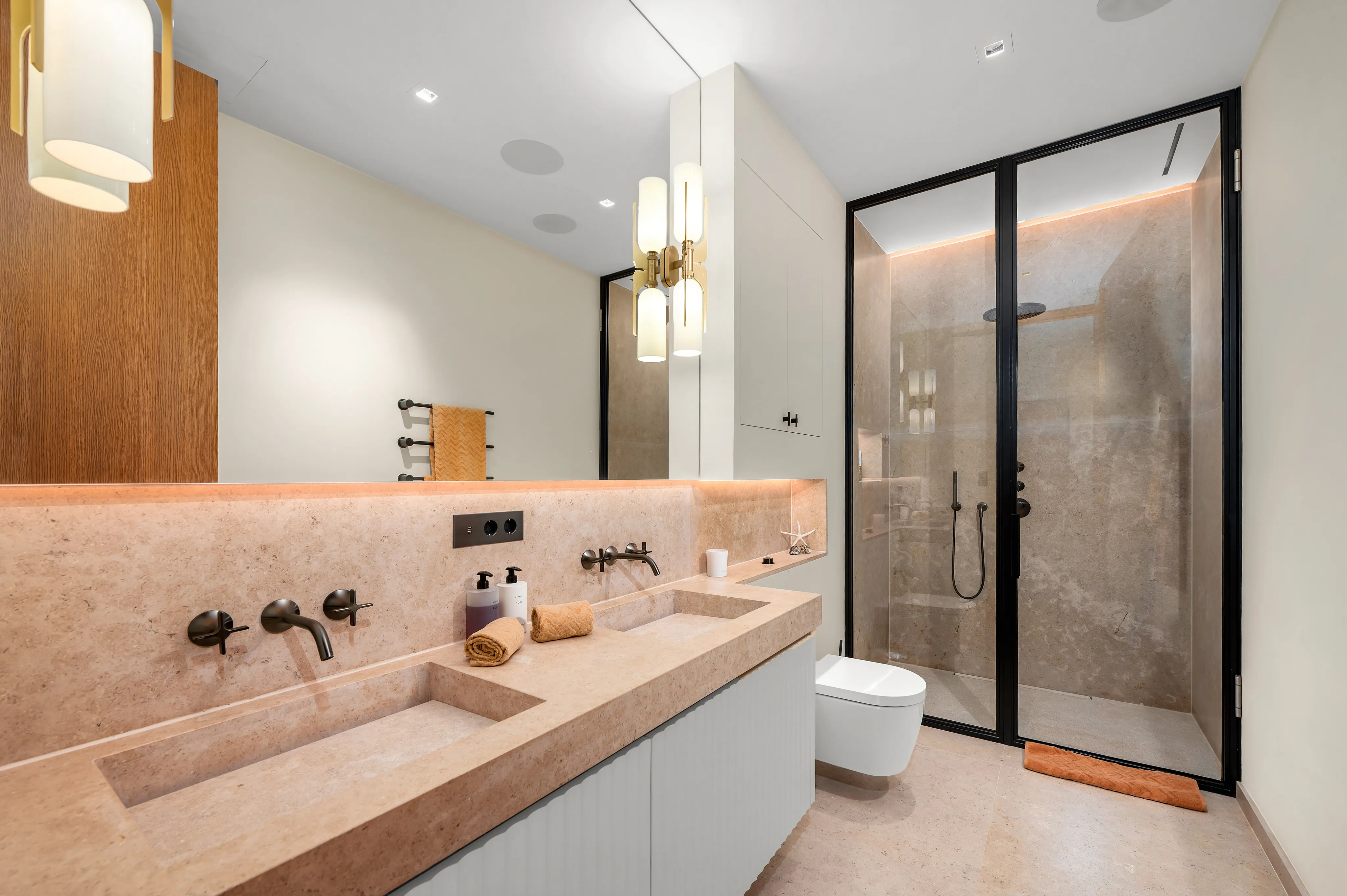 Вилла с иконическим дизайном и гарантированными закатами в нескольких минутах ходьбы от гавани Андрача.-20