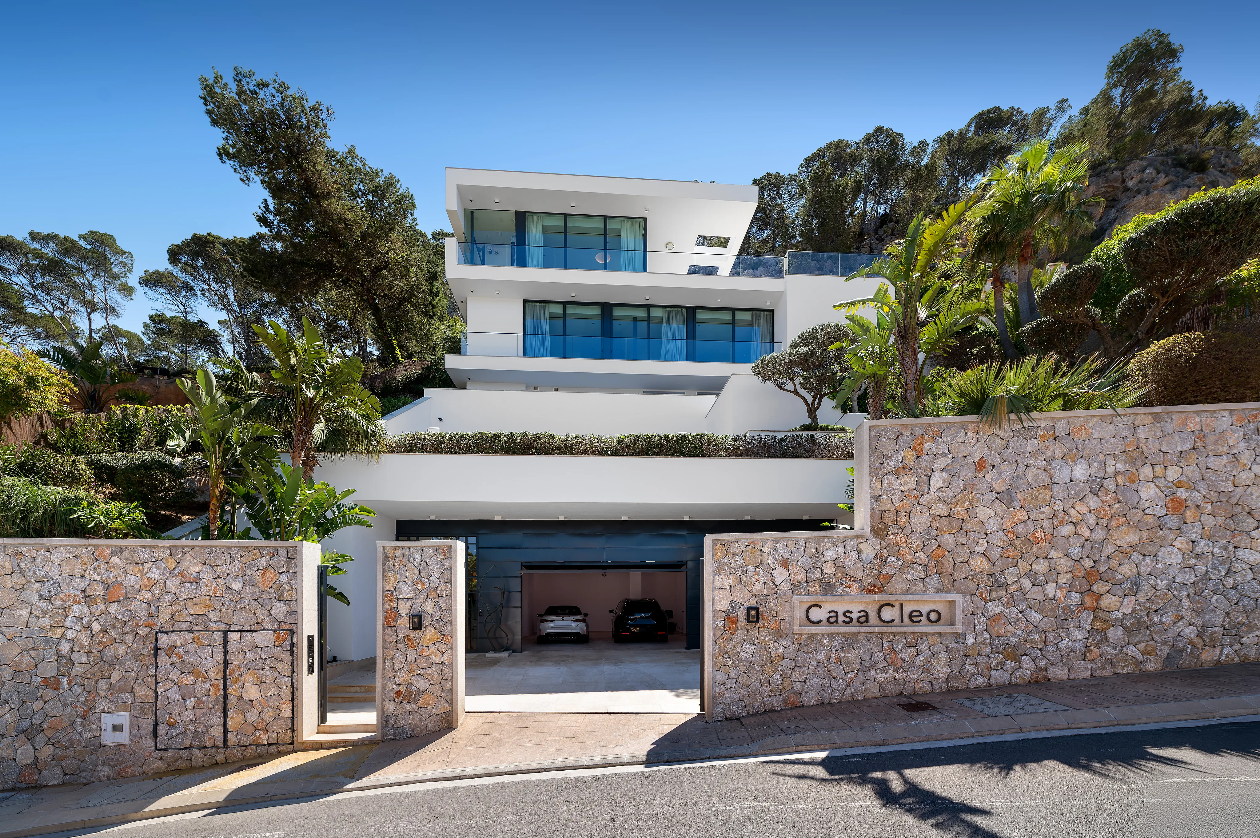 Вилла с иконическим дизайном и гарантированными закатами в нескольких минутах ходьбы от гавани Андрача.-4