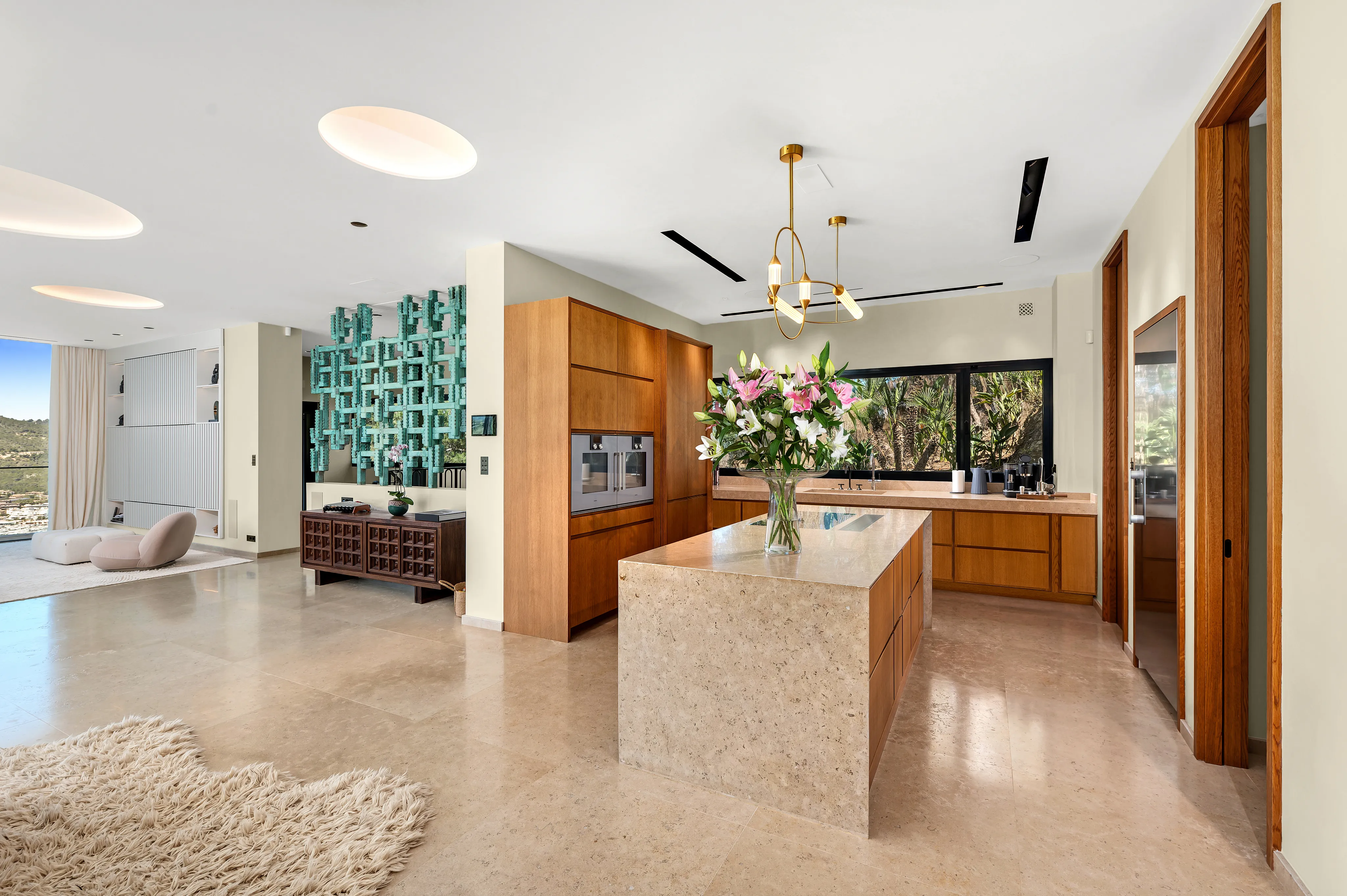 Вилла с иконическим дизайном и гарантированными закатами в нескольких минутах ходьбы от гавани Андрача.-6