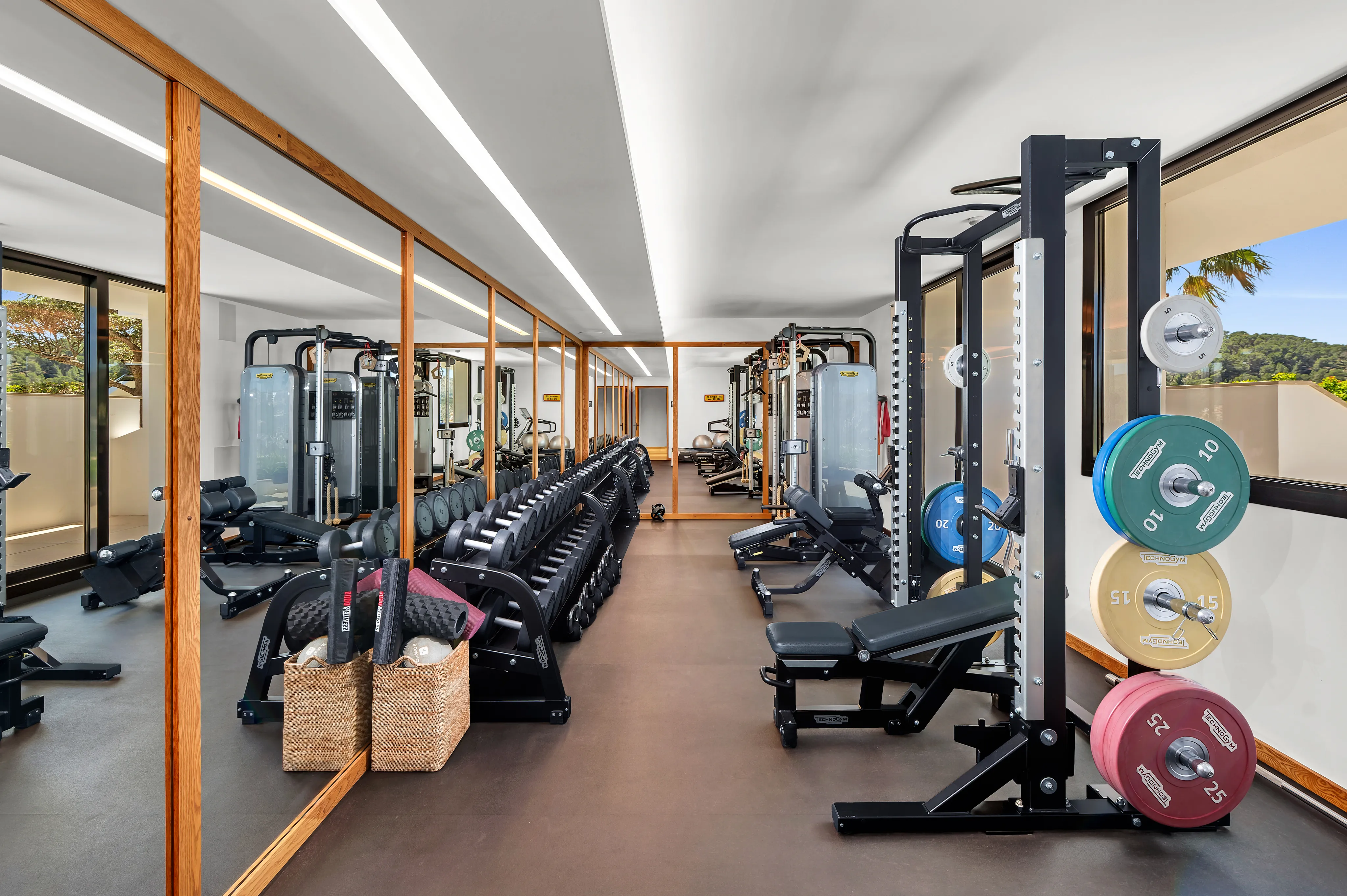 Вилла с иконическим дизайном и гарантированными закатами в нескольких минутах ходьбы от гавани Андрача.-23