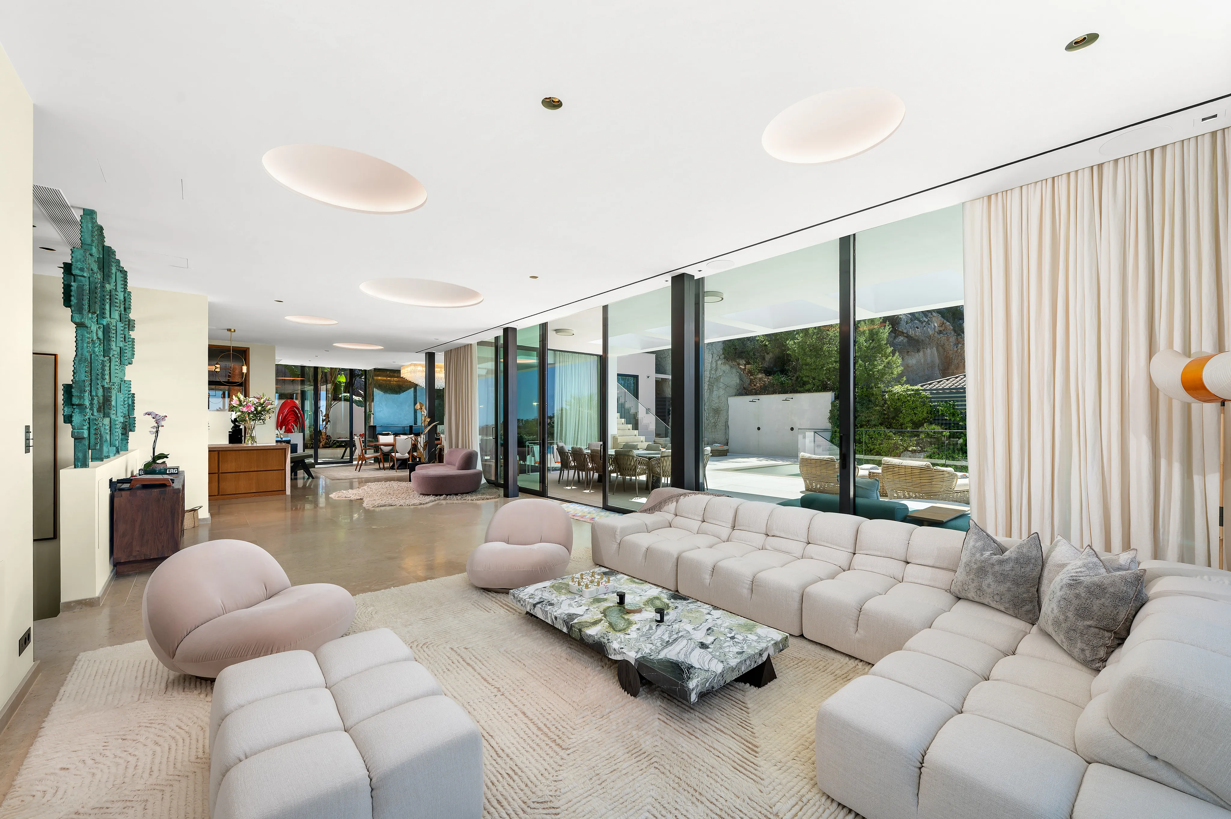 Вилла с иконическим дизайном и гарантированными закатами в нескольких минутах ходьбы от гавани Андрача.-9