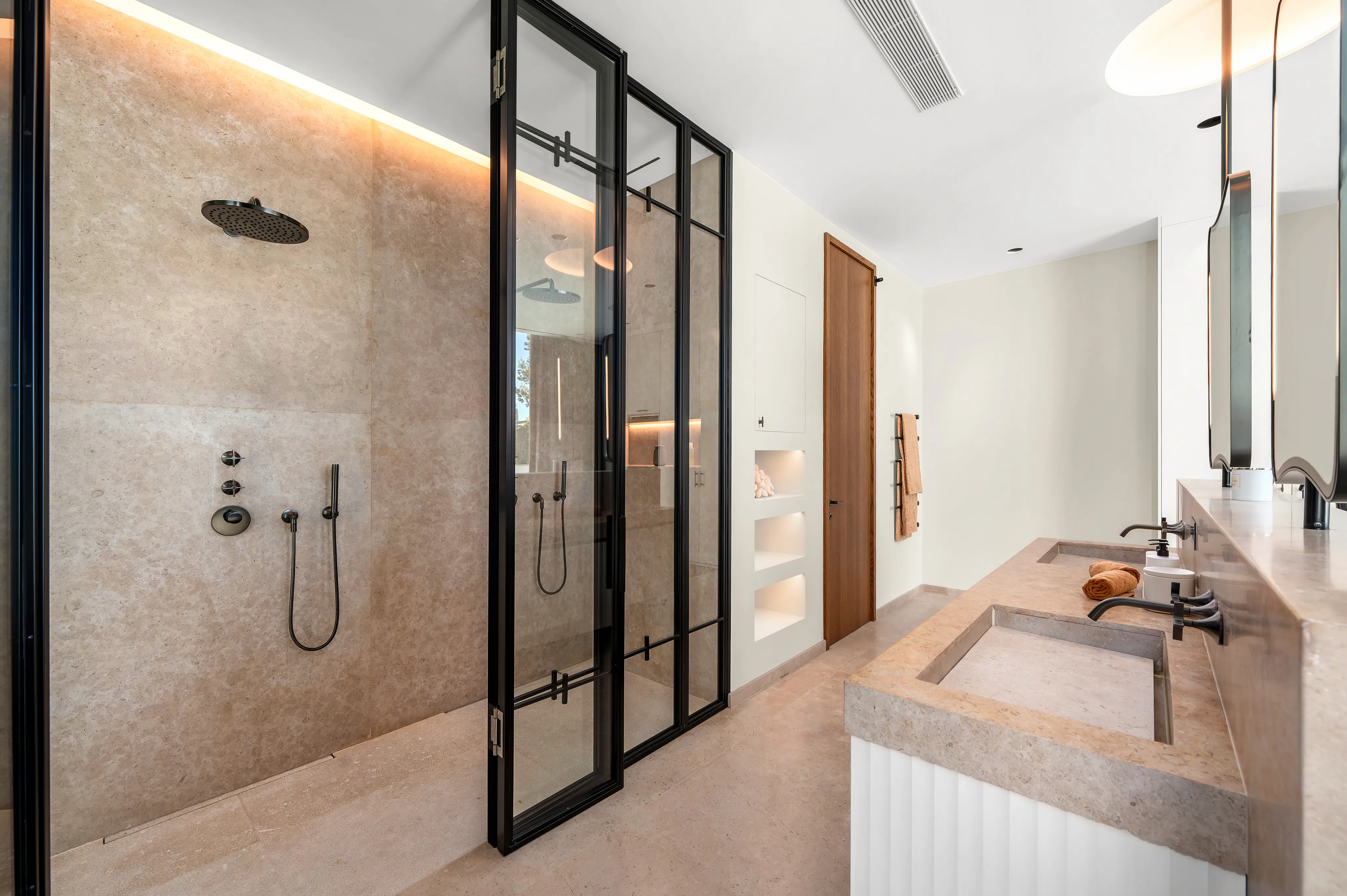 Вилла с иконическим дизайном и гарантированными закатами в нескольких минутах ходьбы от гавани Андрача.-14